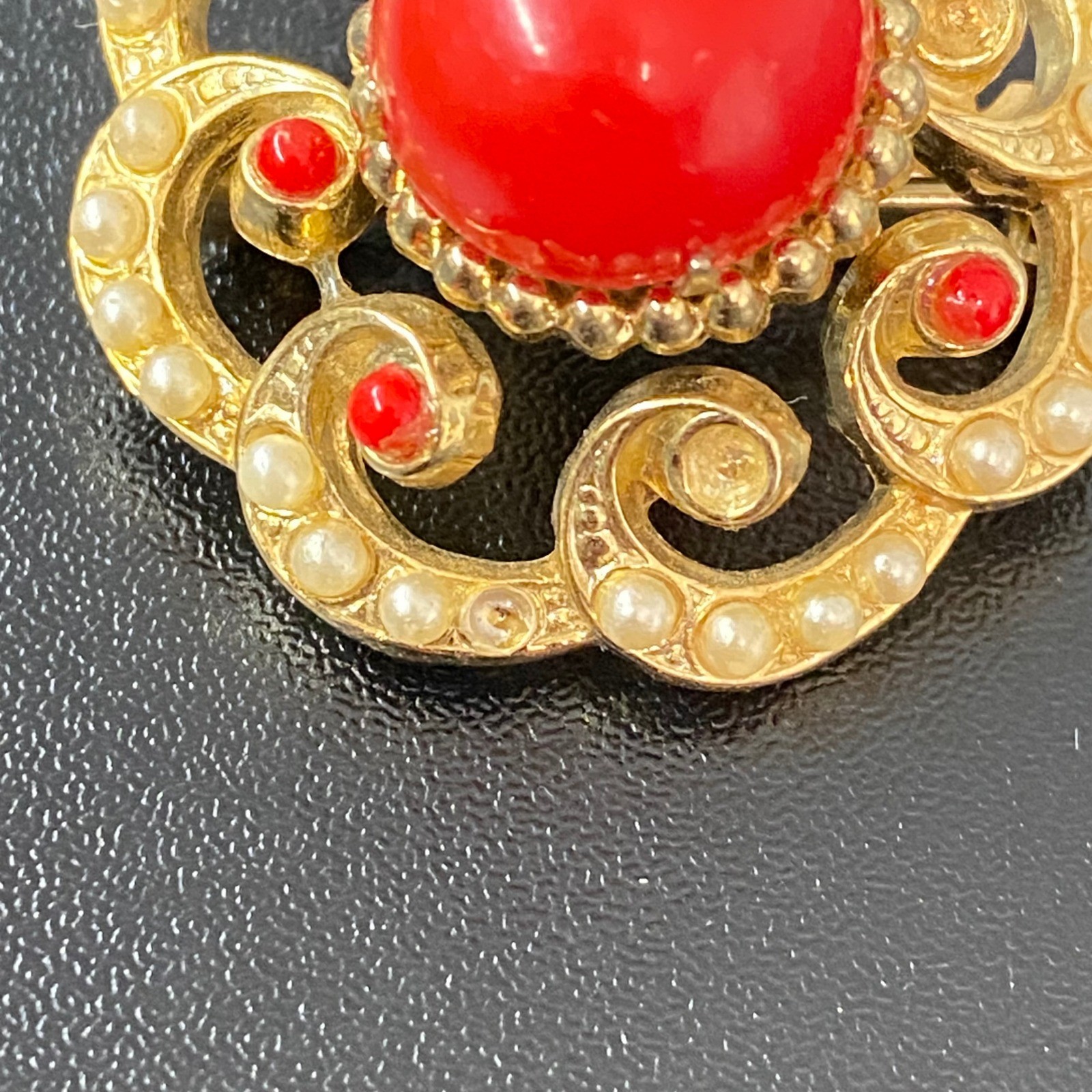Coro Women Brooch OS Gold Red Faux Pearl Vintage Scroll Cabochon Pin *FLAWS