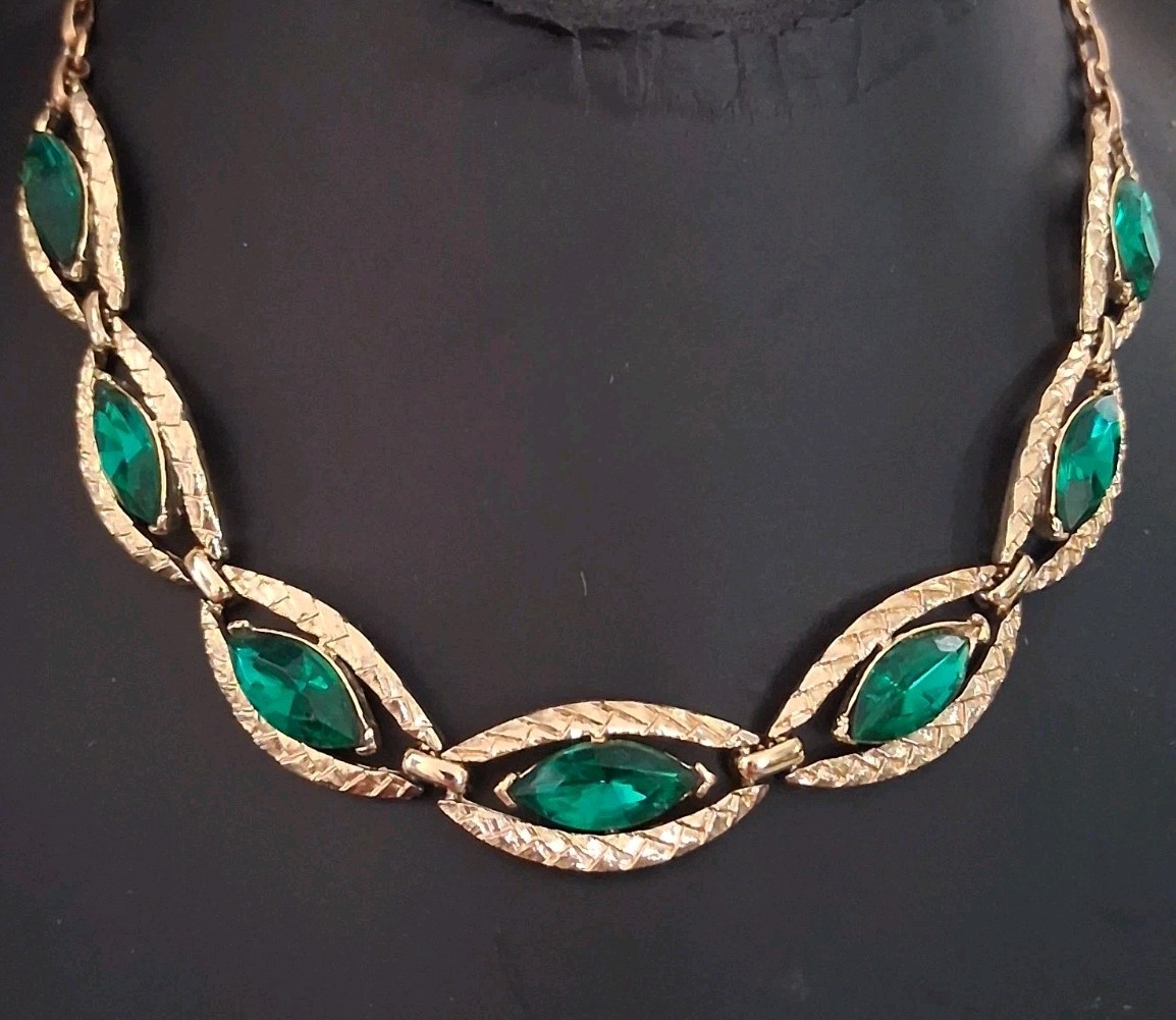 Coro emerald green marquise-cut chain link necklace, gold-tone, excellent condit