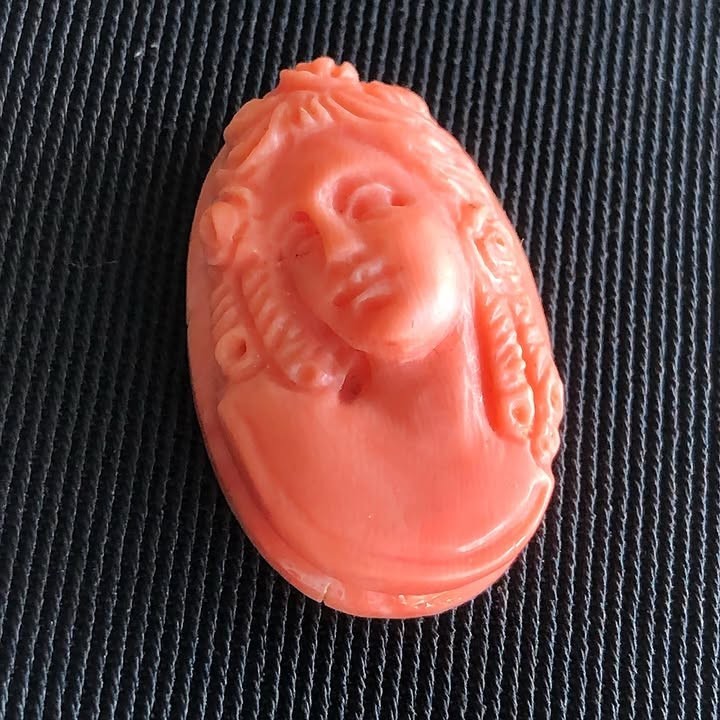 Exquisite Vintage Natural Red Momo Coral Cameo 28mm 5.6g Detailed Carving