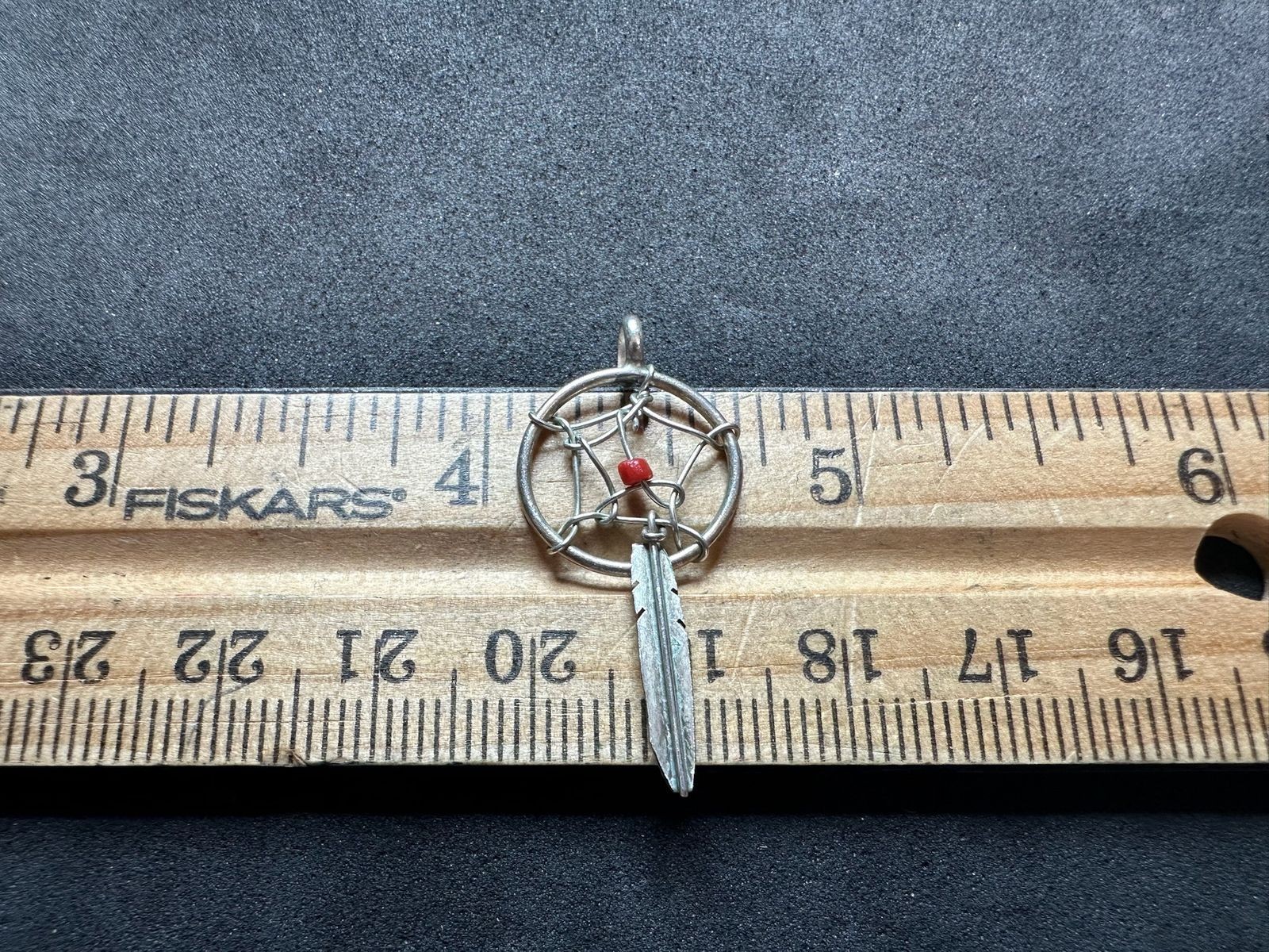 0.85g Vintage Sterling Silver 925 Dreamcatcher Feather Red Bead Pendant M