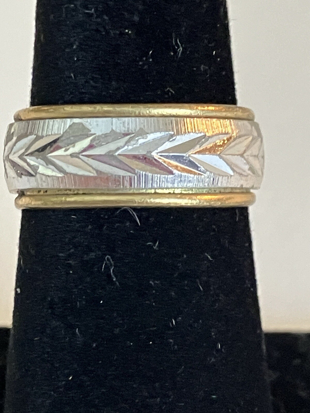 Vintage 18k HGE Stamped Gold Plated Band Ring Sz 6 3/4” Silver Tone Design