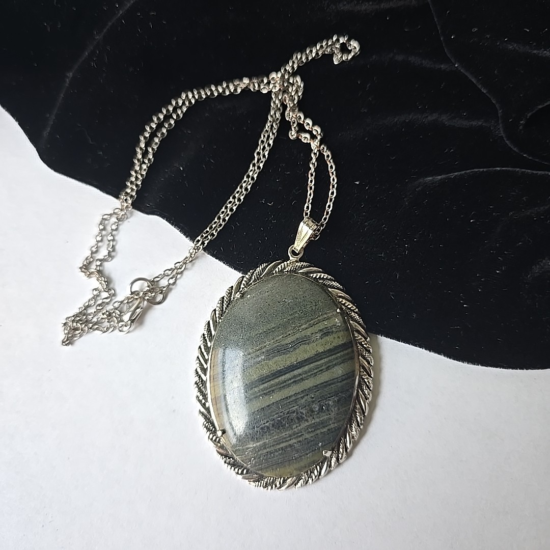 Vintage Retro Silver Plated Green Agate Stone Pendant Chain Necklace 30″L