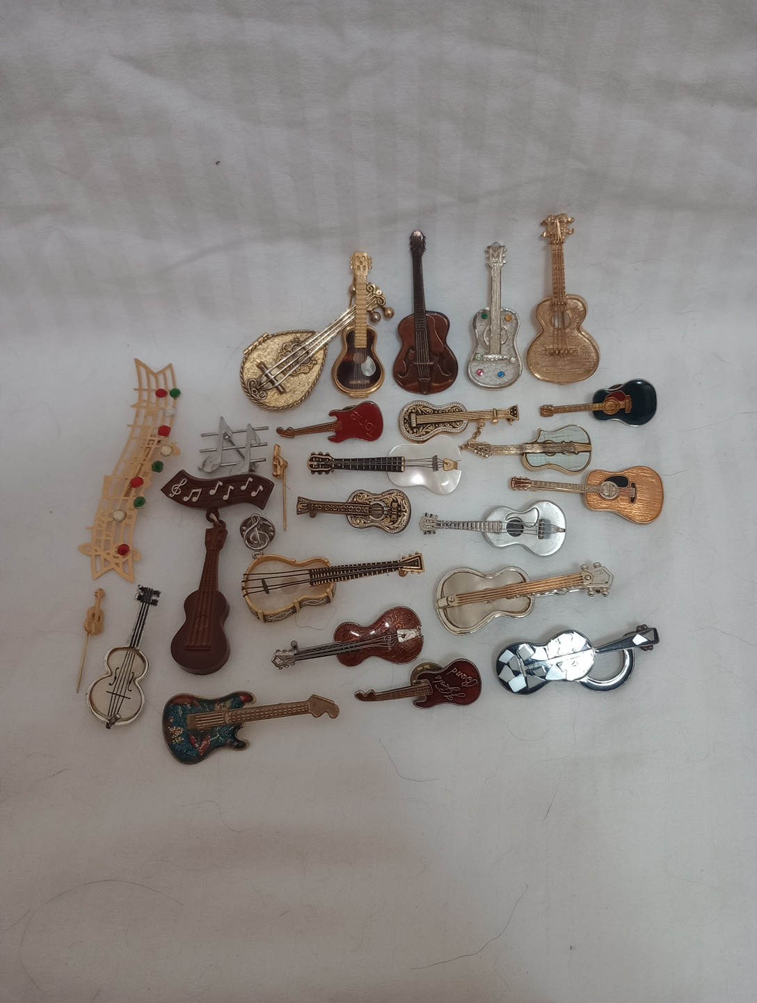 Lot Of 26 Musice Themed Pins Of All Different Stayles And Colors, Mostly Guitars