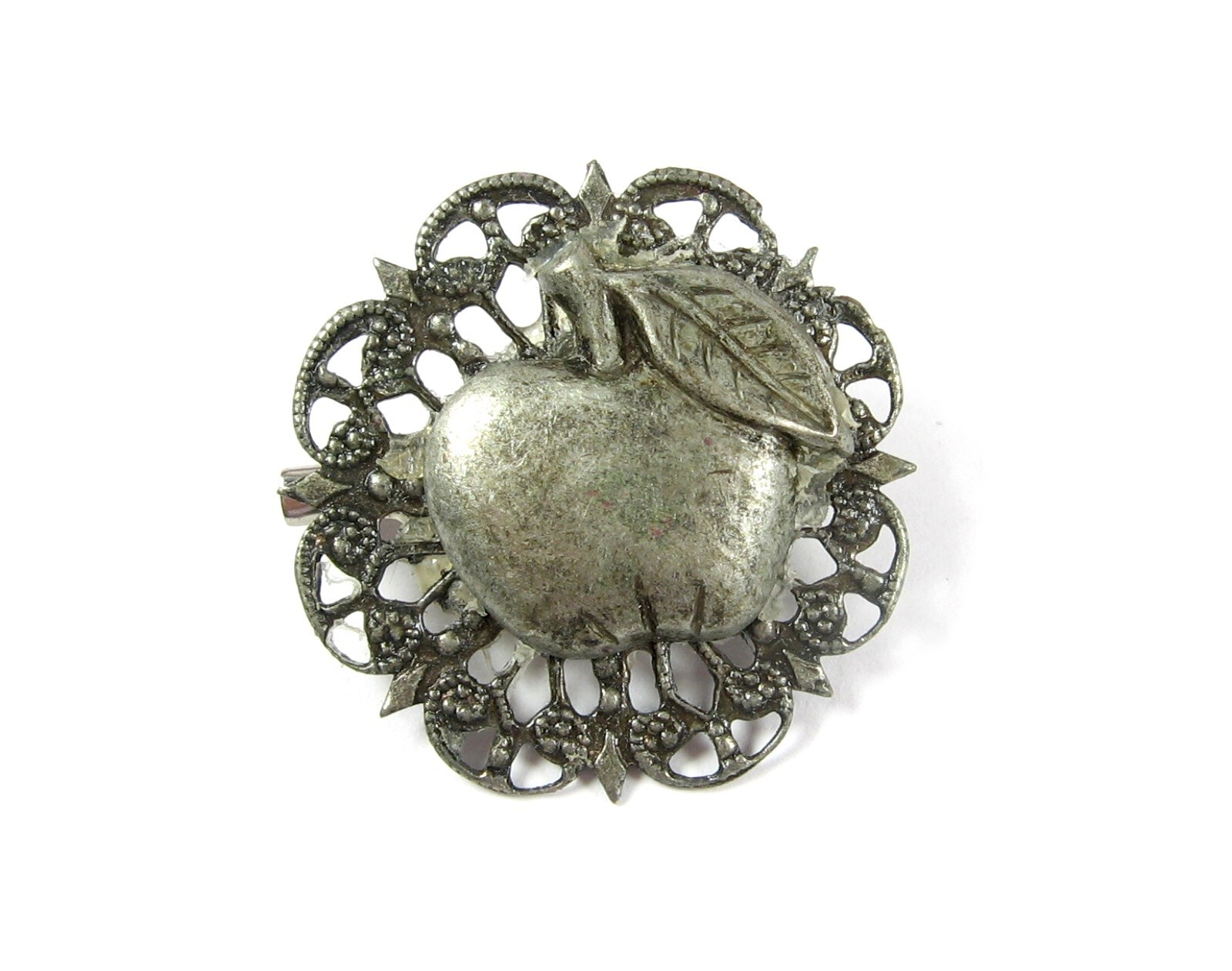 APPLE With Leaf On FILIGREE Brooch Vintage Scatter Pin Silvertone Round 1 1/4″