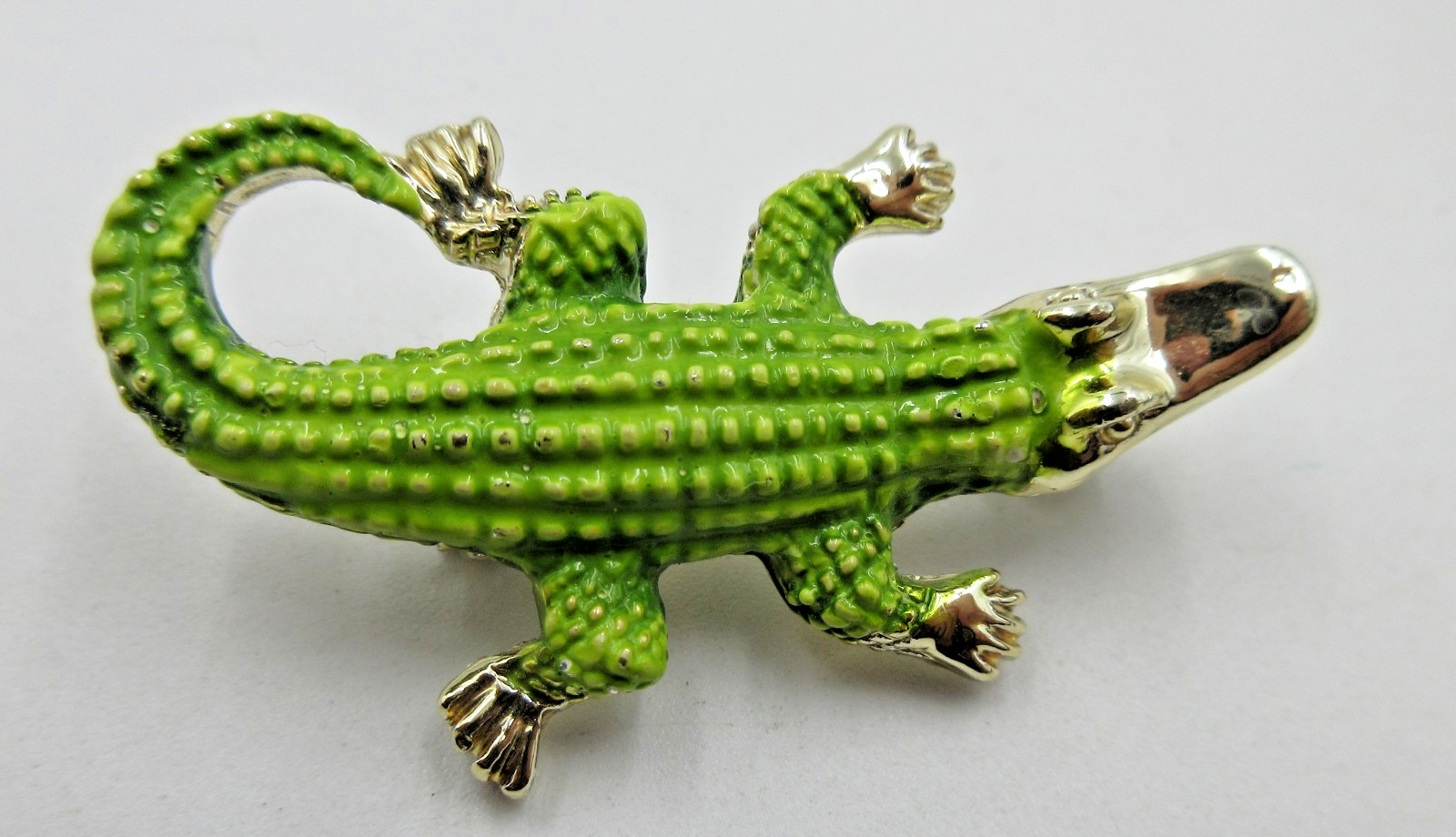 VTG TEXTURED light lime green ALLIGATOR Brooch Pin gold tone mtl enamel Jewelry