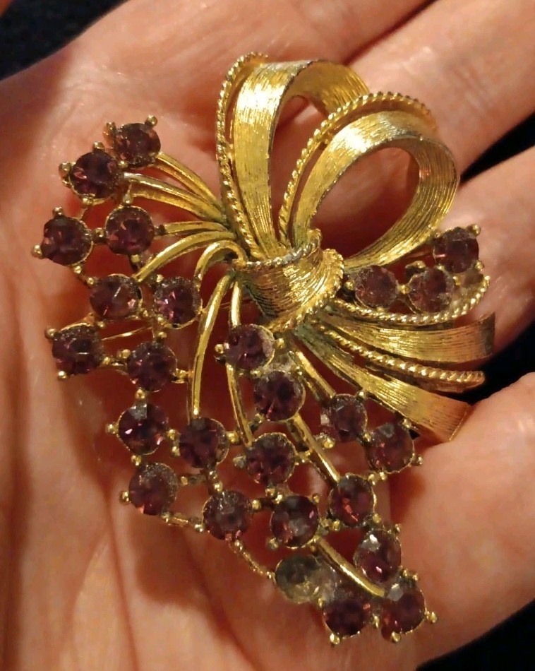 Vintage Signed M Jent Purple Rhinestones Grape Bow Gold Tone Enamel Brooch Pin