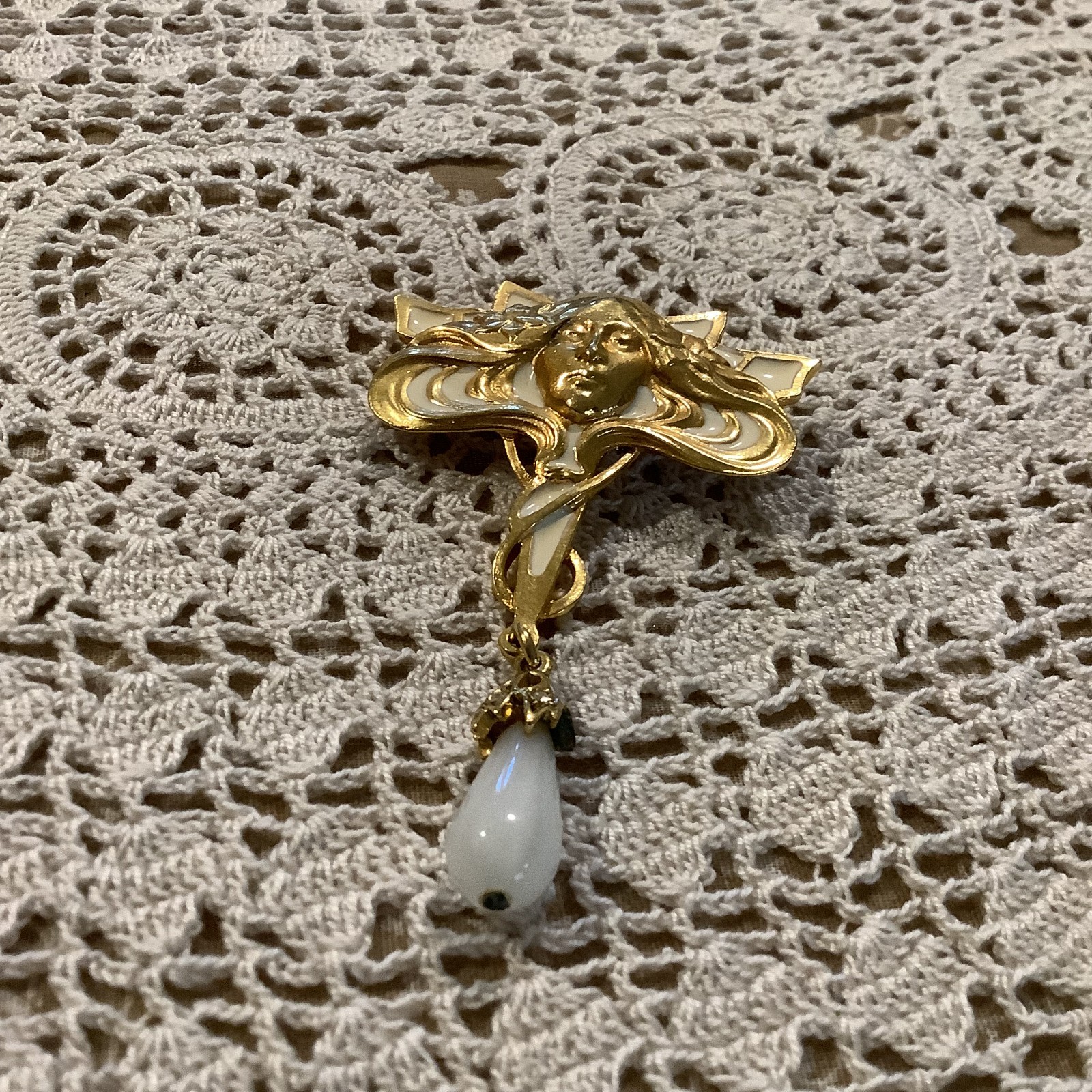 Fairy whimsical Gail Schubert Art Nouveau fantasy goddess gold vintage brooch 3″