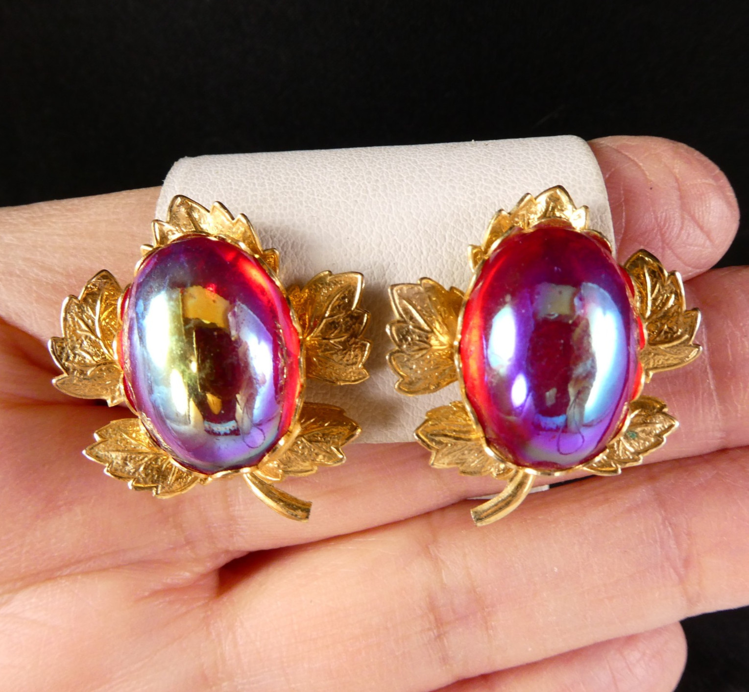 Vintage Iridescent Red Glass Cabochon Clip On Earrings Golden Leaves NICE