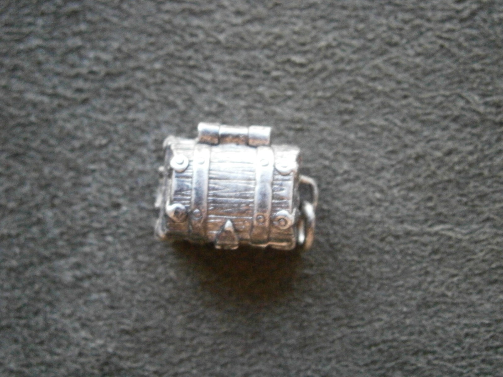 Opening Treasure Chest Vintage Sterling Silver Bracelet Charm Pendant 5.0g