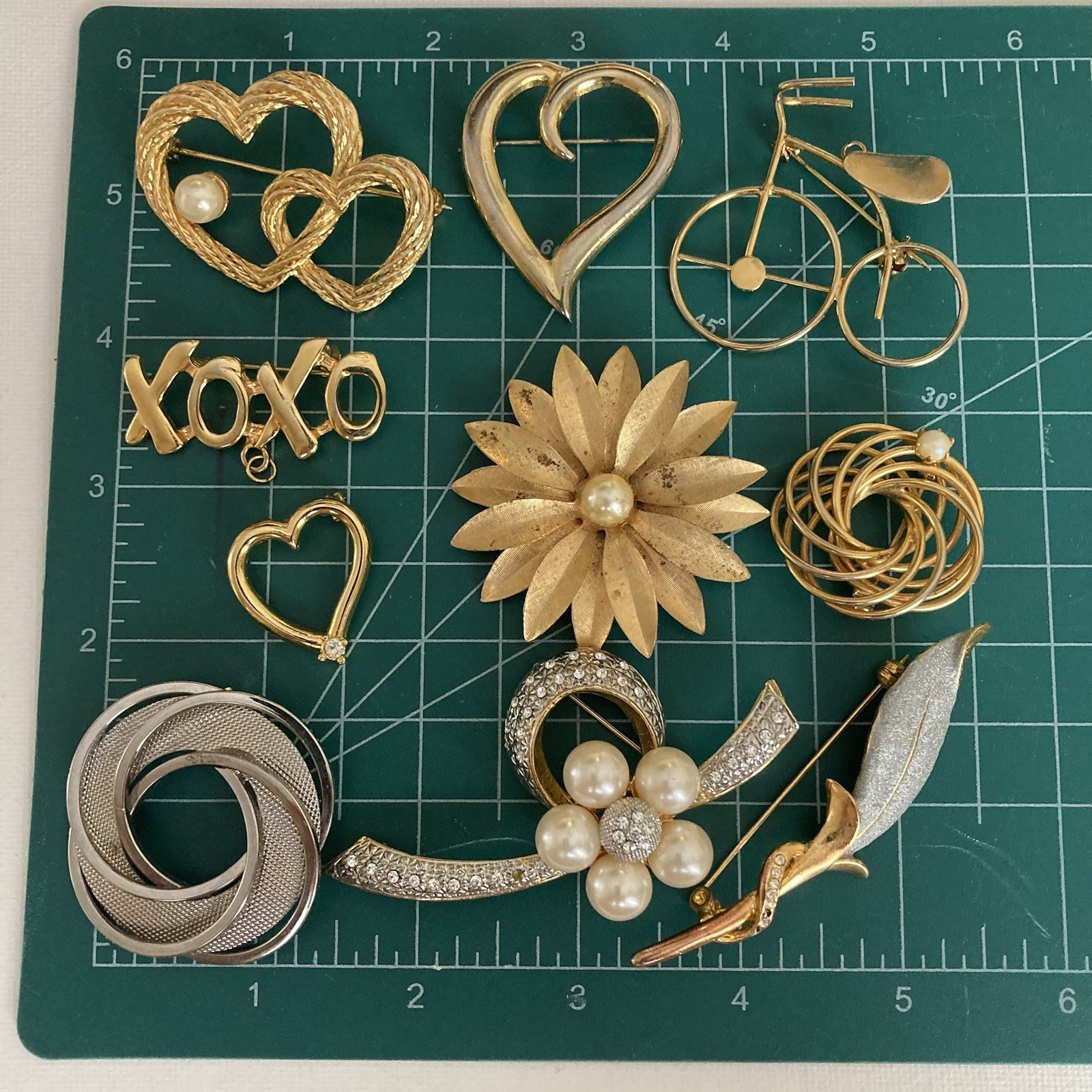 Vintage / Now Brooch Lot of 10 AAI Hearts Flowers Rhinestones Gold & Silver Tone