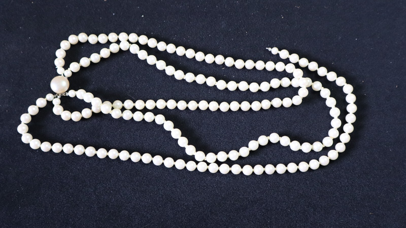 Vintage PEARL NECKLACE STORAGE AUCTION FIND 1