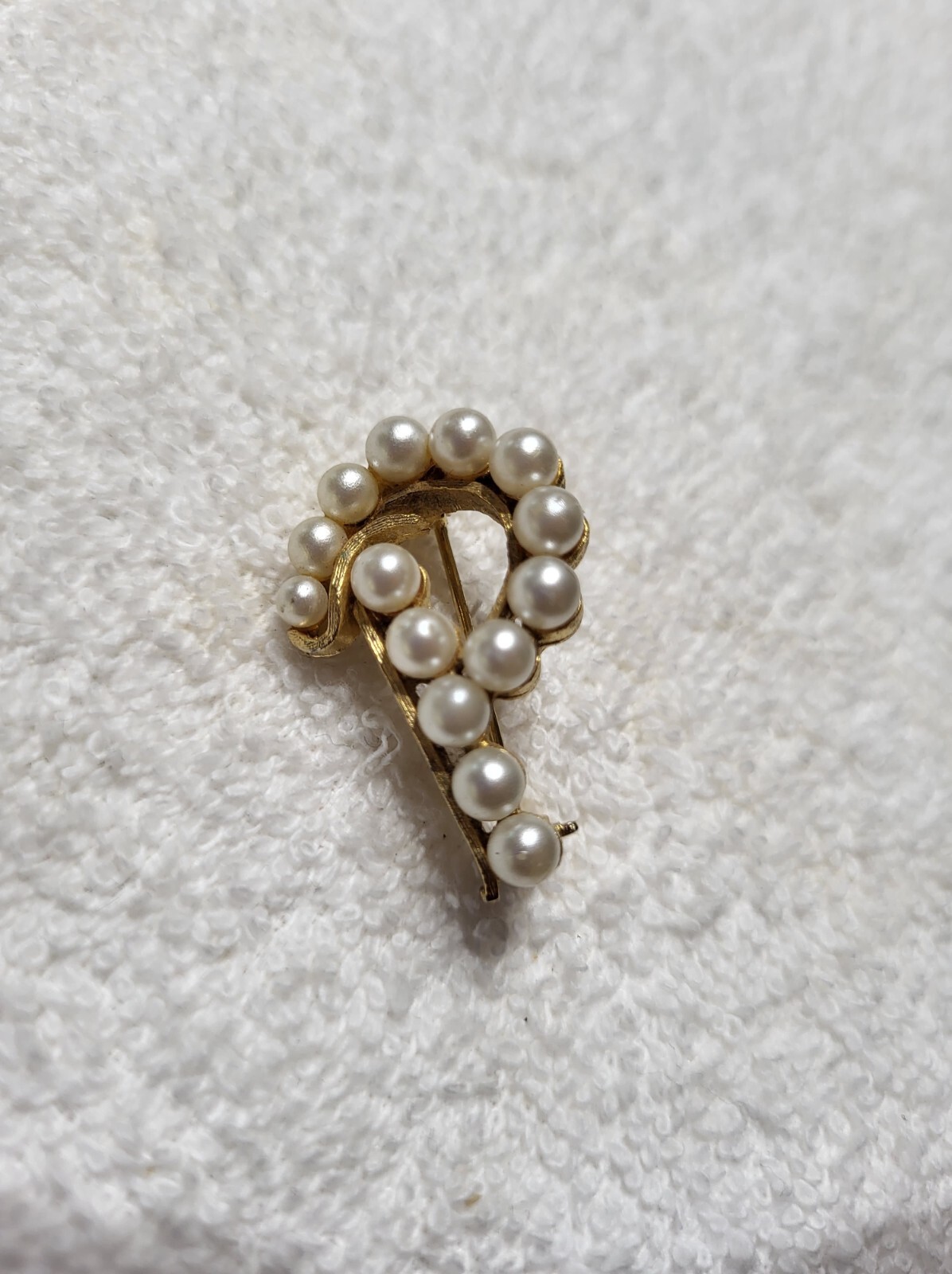 Gold tone w/ Faux Pearl Brooch Pin Letter P Initial