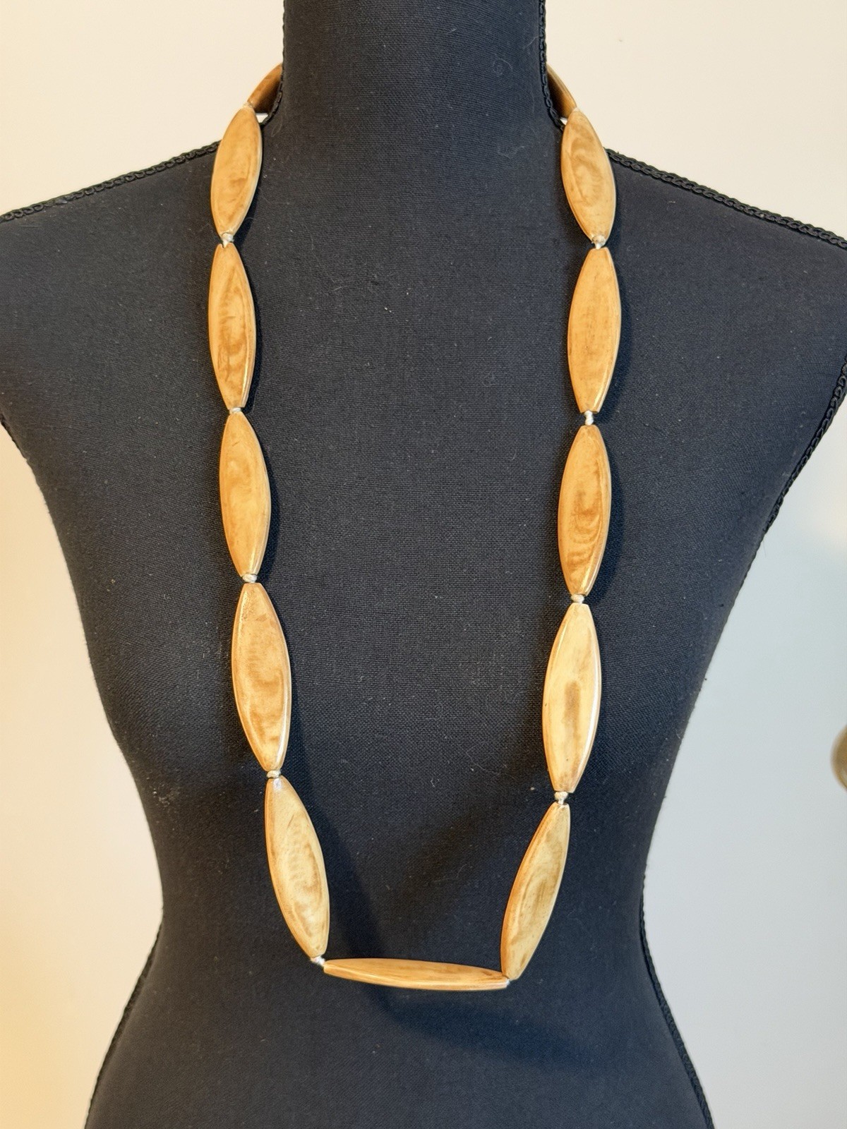 Vintage Hand-Knotted Resin Flat Oval Beaded Statement Necklace 34” 114grams