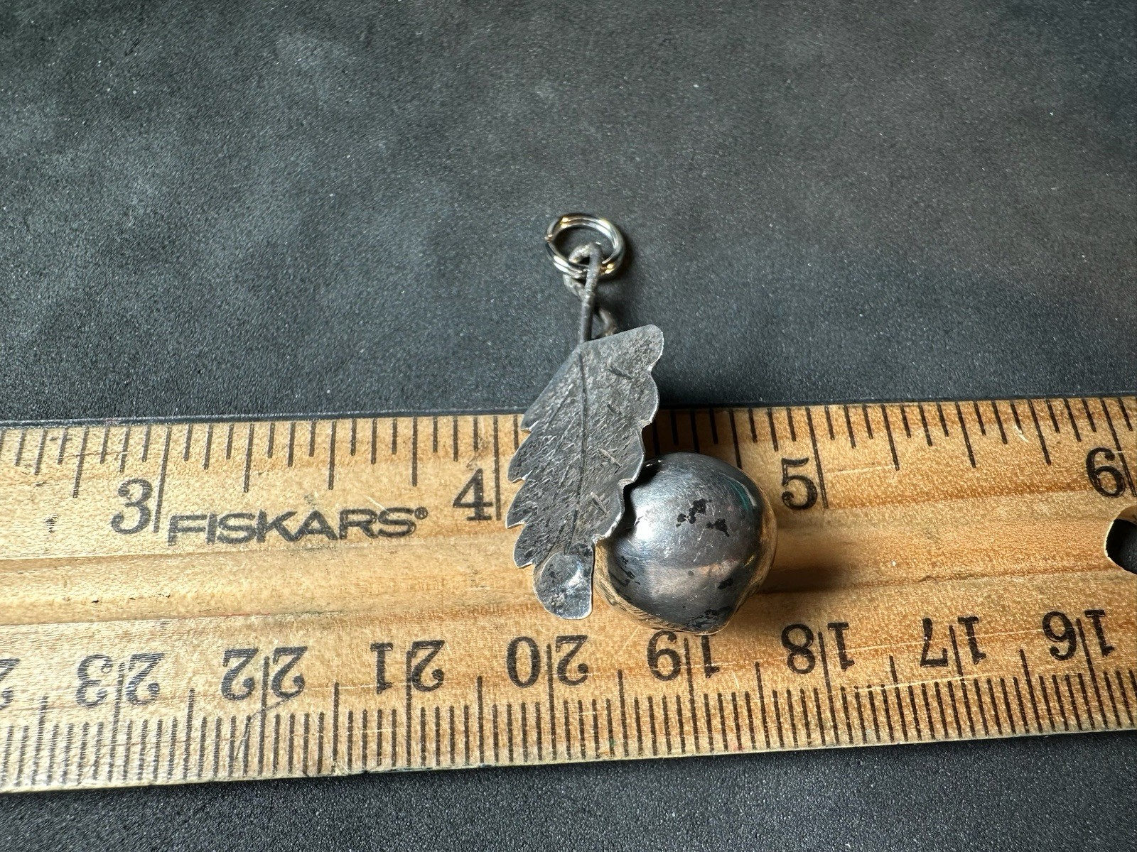2.64g Vintage Sterling Silver 925 Leaf Acorn Ball Nature Charm Pendant M