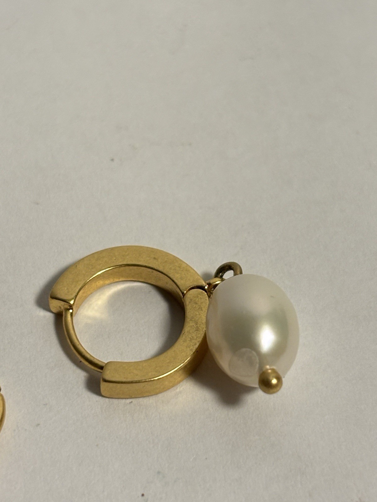 Vintage Gold Tone Pearl Drop Dangle huggie hoop Earrrings rare original