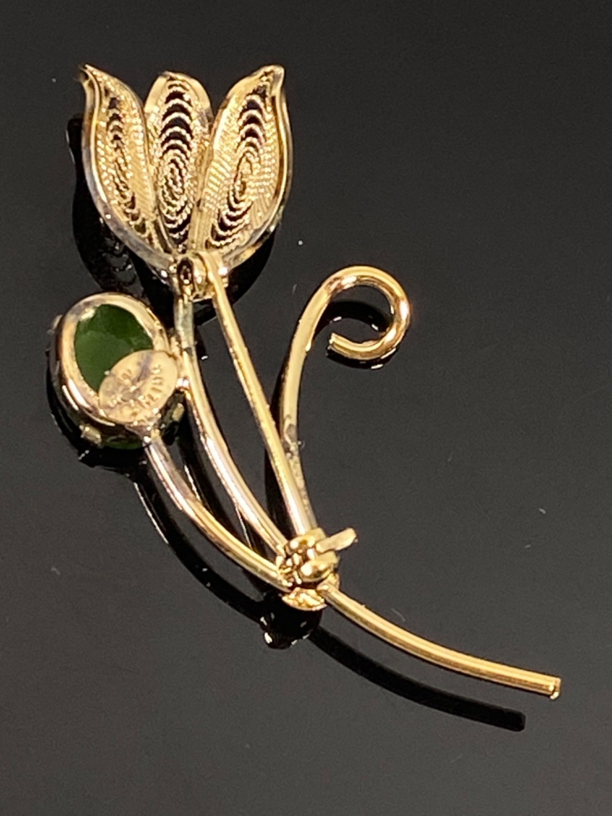 STERLING SILVER GOLD WASH Nephrite Jade Flower Pin Brooch “W” Mark 3.8g