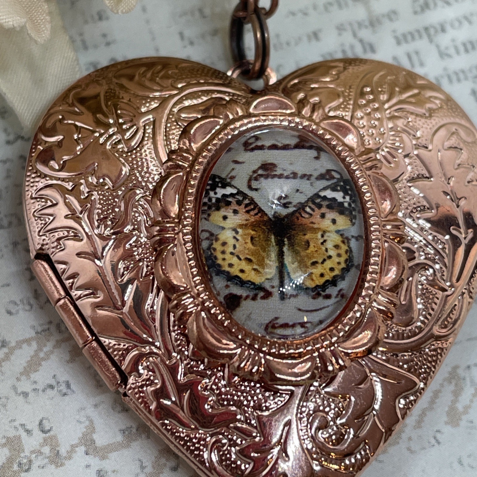 Fancy ROSE Gold Memorial Jewelry Keepsake Photo Locket Necklace Butterfly Urn