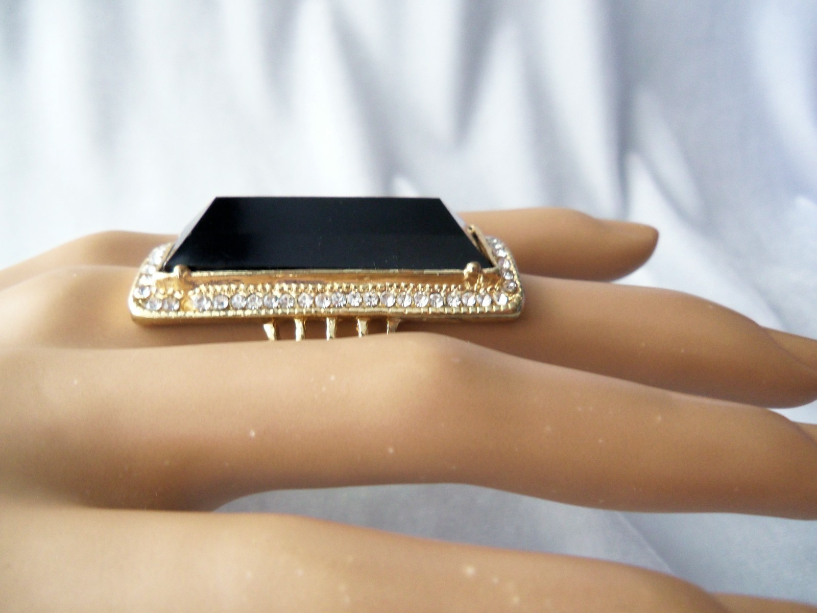 Avenue Crystal Rhinestone Surround Black Faceted Acrylic Stone Stretch Band Ring