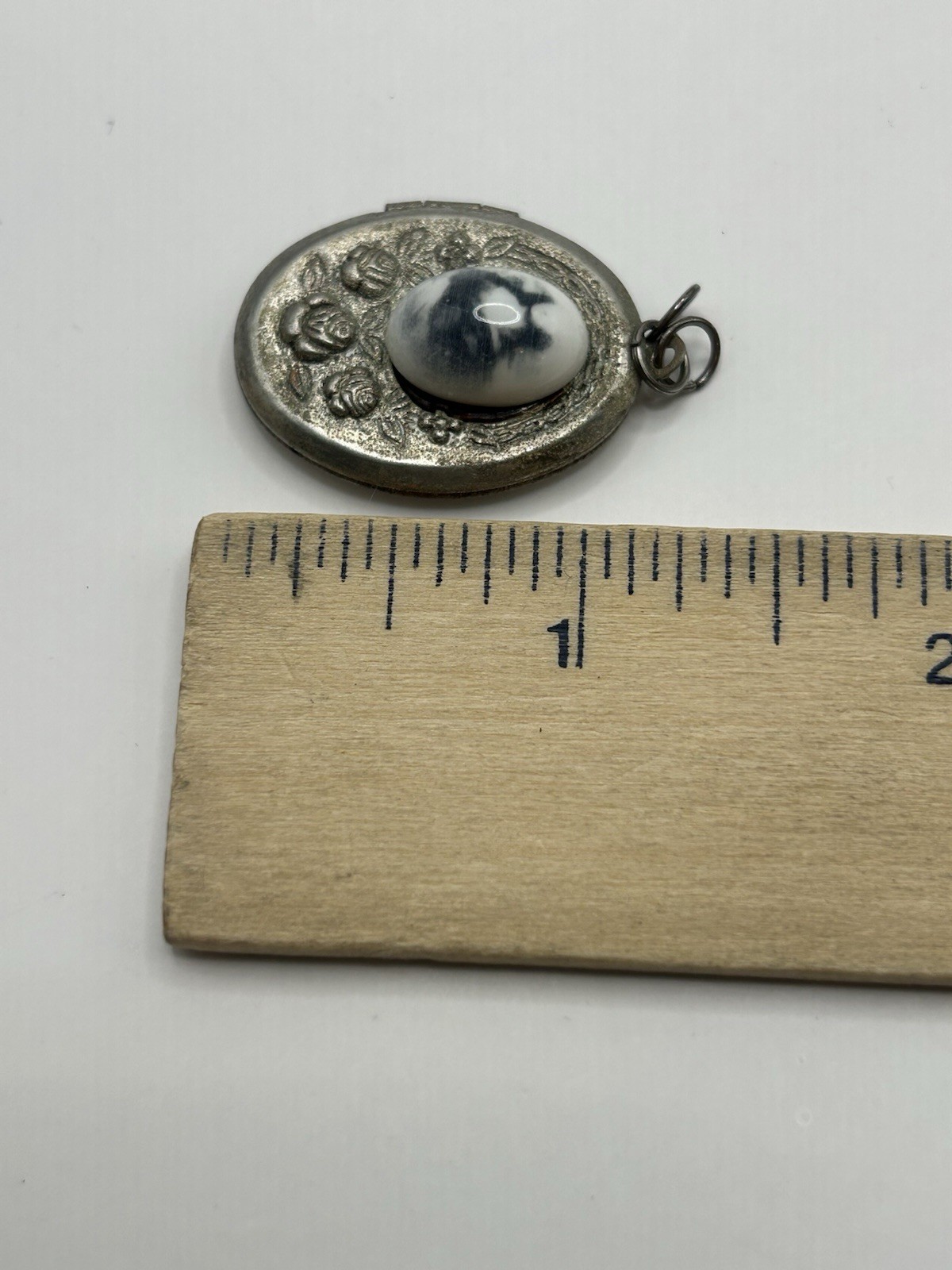Vintage Silvertone Mona Lisa Cameo Locket Pendant Art Portrait Estate Jewelry