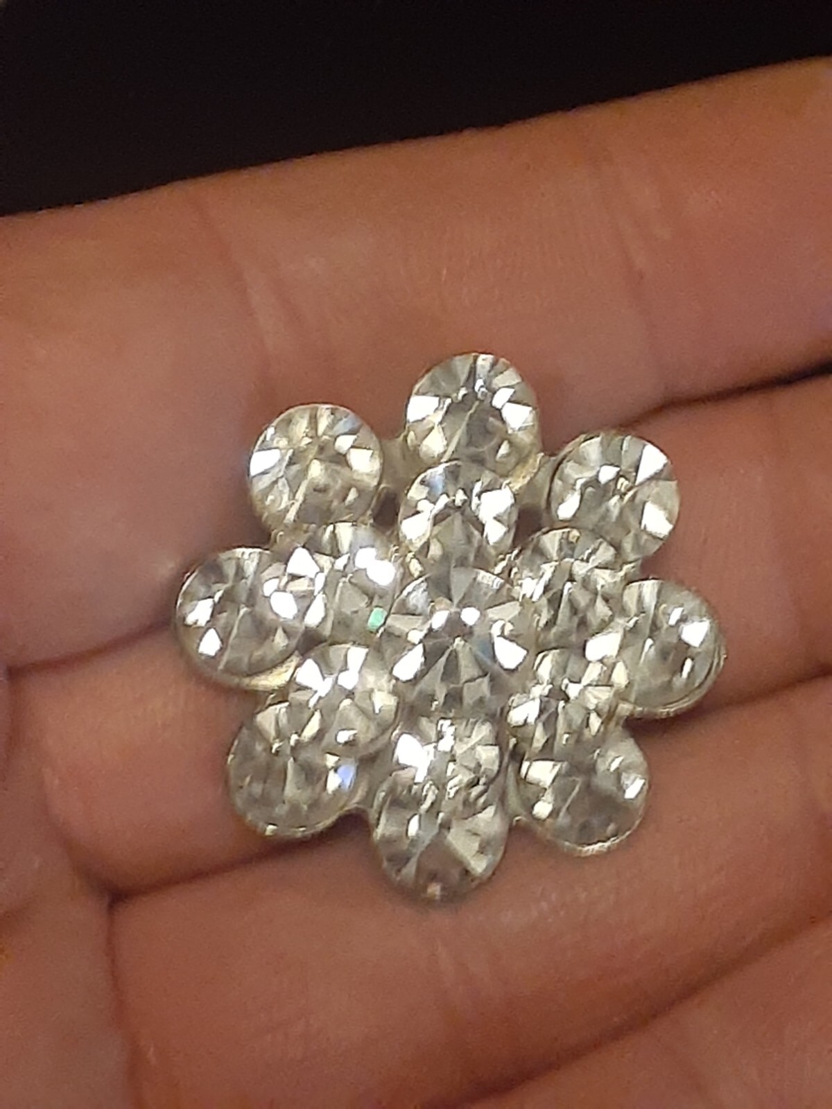 Vintage fauceted rhinestone cluster round Silvertone brooch/pin
