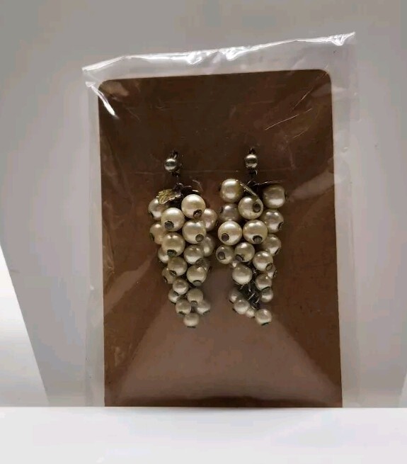 Vintage Graduated Faux Pearl Bunch Of Grapes Earrings with Silvertone Vine 1950s