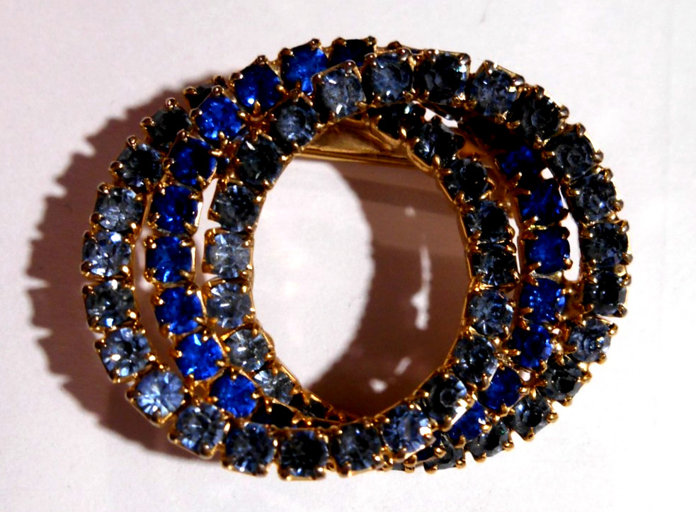 Vintage BLUE Tones Rhinestone Triple Circle Roundel Rings Brooch Pin