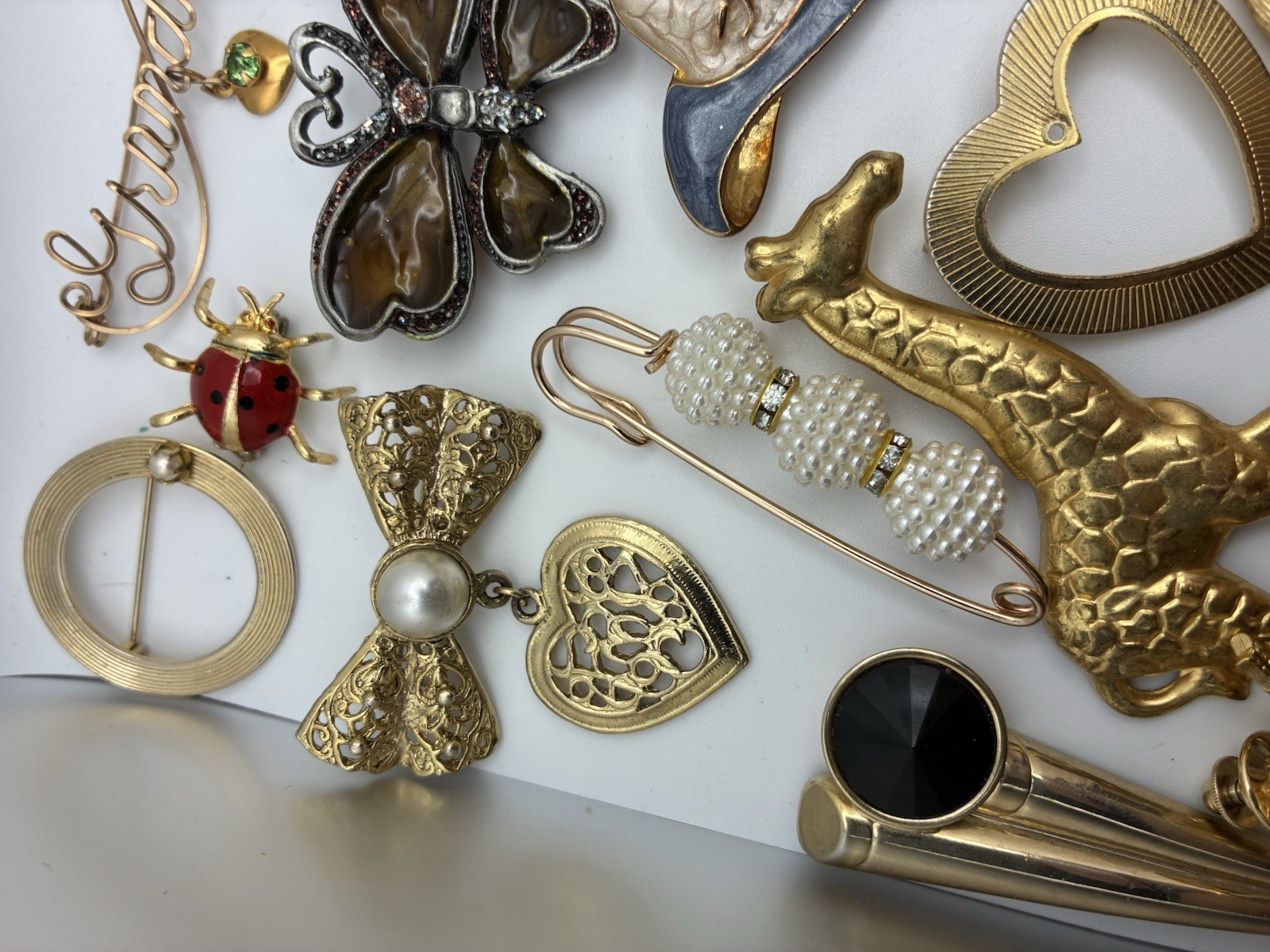 41 Piece Brooch Pin Lot Vintage Gold Signed/Unsigned 2 Missing Stones – Reseller