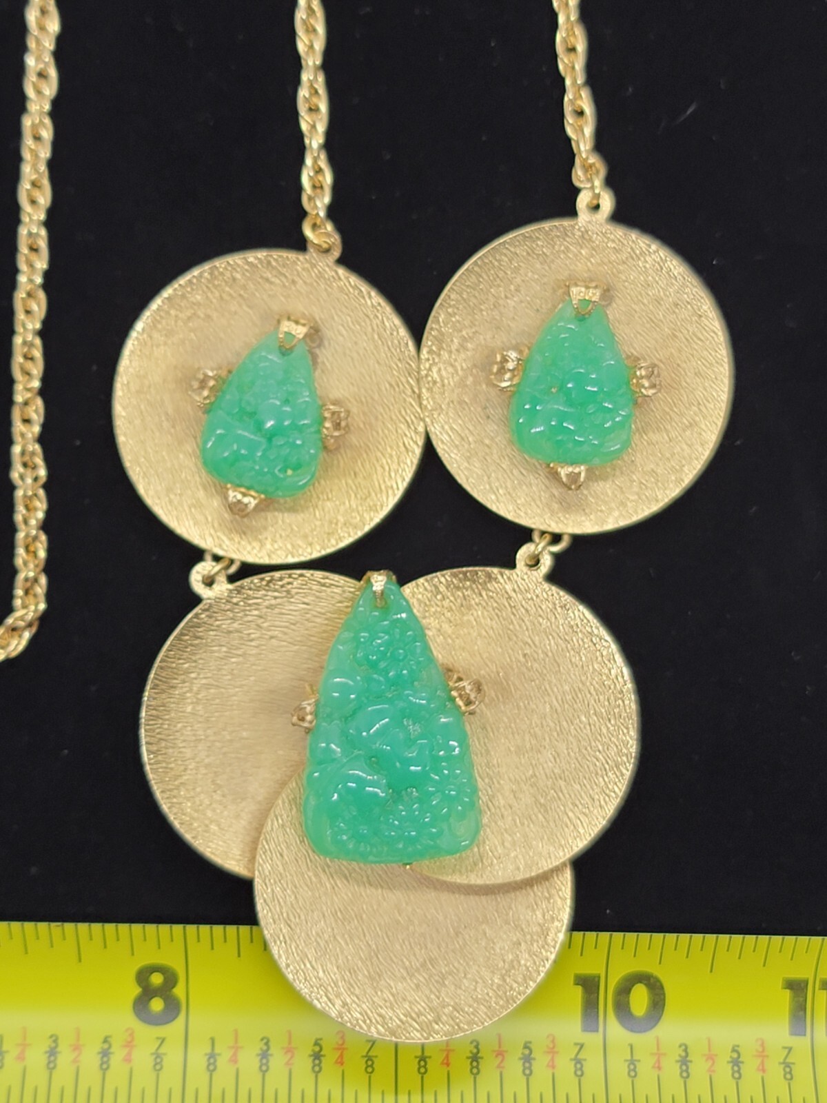 Vtg Faux Jade Glass Gold Tone Textured Disc Runway Necklace About 30″ No Clasp