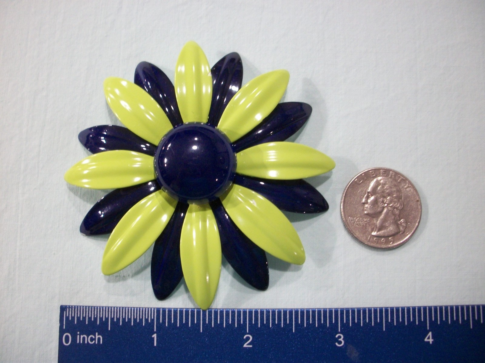 ViNTaGE NaVy BLuE/LiMe GReeN MeTaL ENaMeL HuGe 3″ DAiSy/FLoWeR PiN/BRooCH