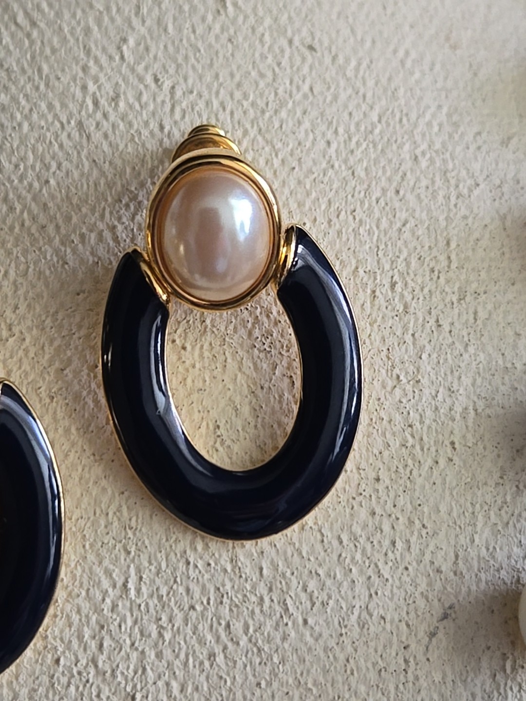 Vtg Liz Claiborne Goldtone Faux Pearl White Black Bead Necklace Earrings Post
