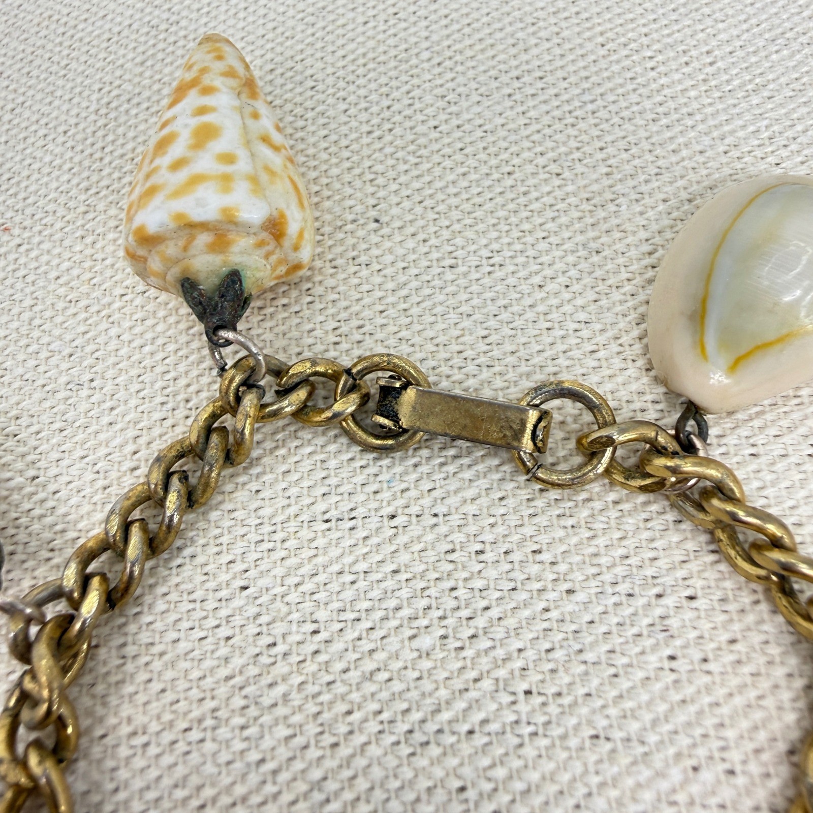 Sea Shell Charm Bracelet Vintage Natural Gold Tone Curb Chain Boho Coastal