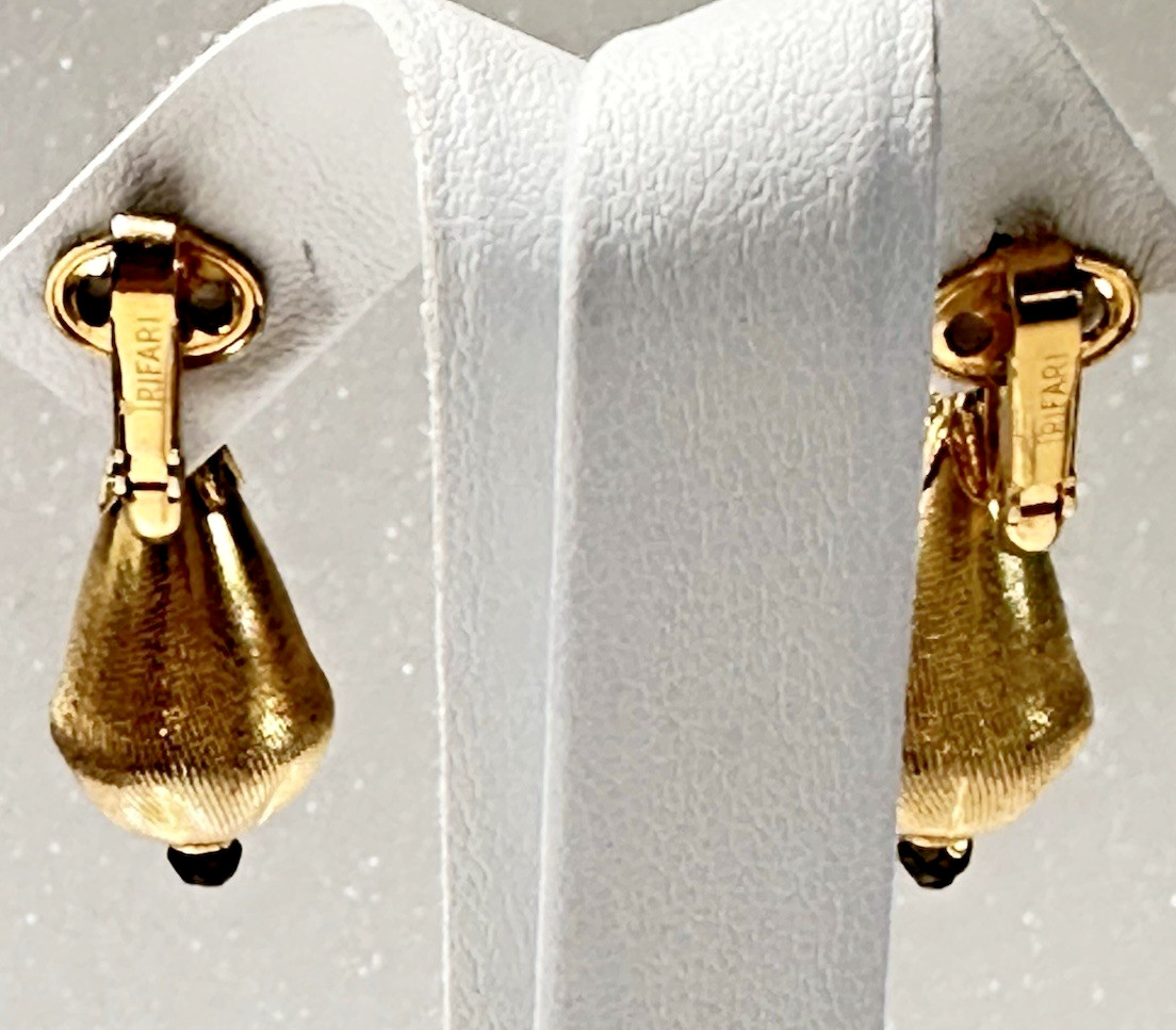 Crown TRIFARI Vintage Brushed Gold Tone Drop Dangle Bead Earrings 1 1/2″