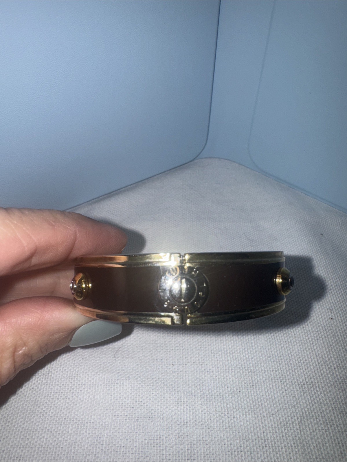 New HENRI BENDEL Goldtone Rivet w Logo Brown Metal Bangle Bracelet