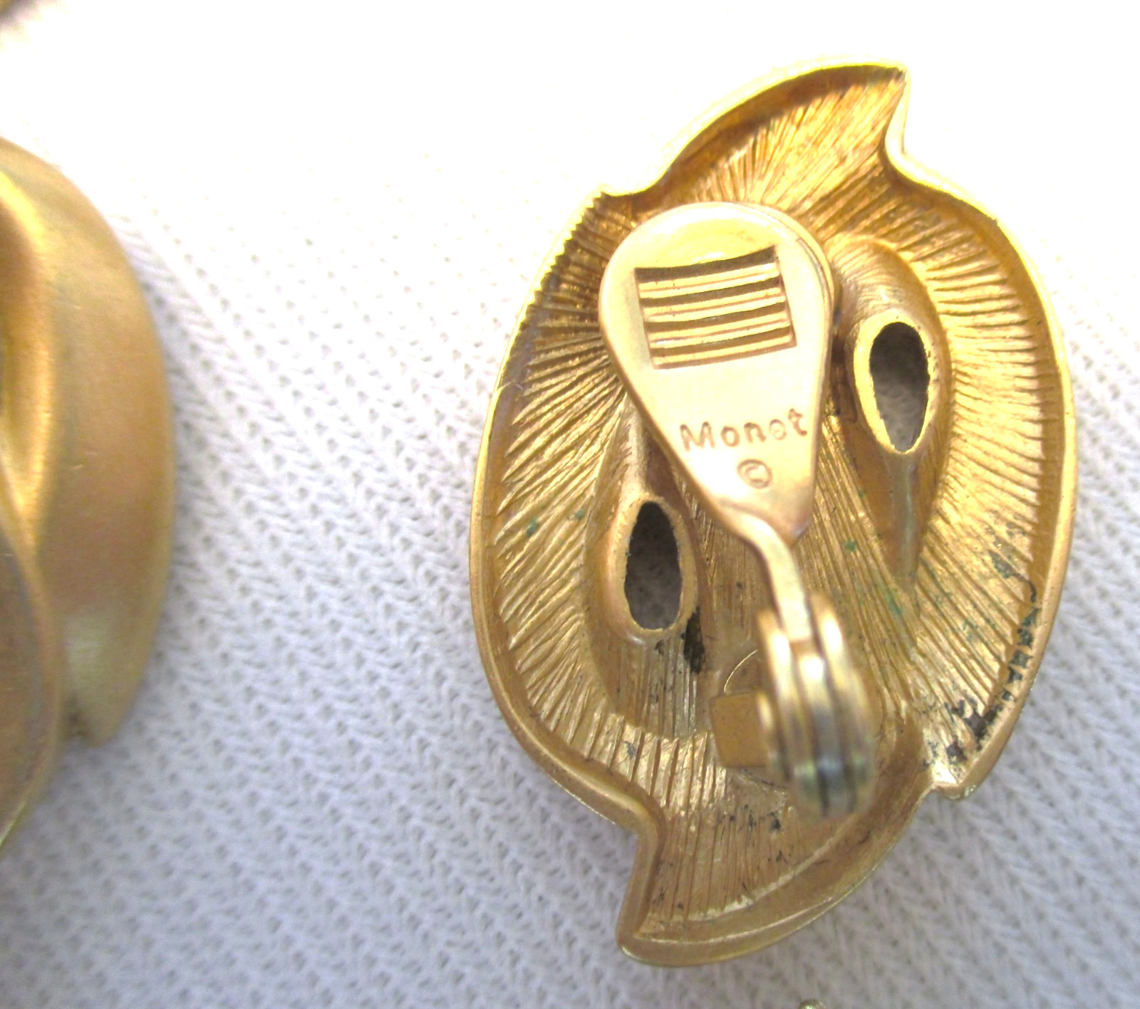 Vtg Signed Gold Tone Brooch & 5 Pair Clip on Earrings 1 Pr Trifari &1 Pr Monet