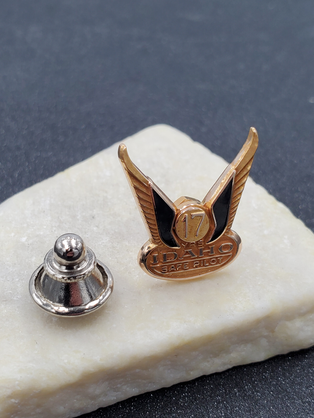 10k Real Yellow Gold Vintage Idaho 17 Years Safe Pilot Award Aviation Lapel Pin