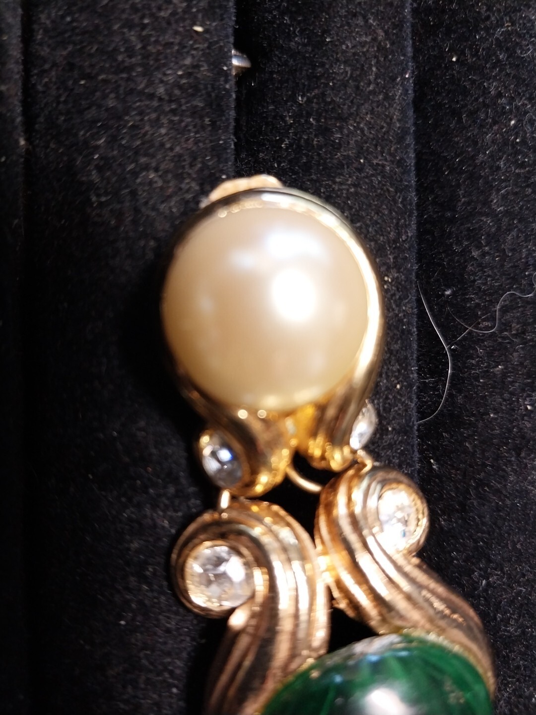 Vintage Grosse Gold Tone Gripoxi Swirled White & Green Cabs Mogul Drop Design A8