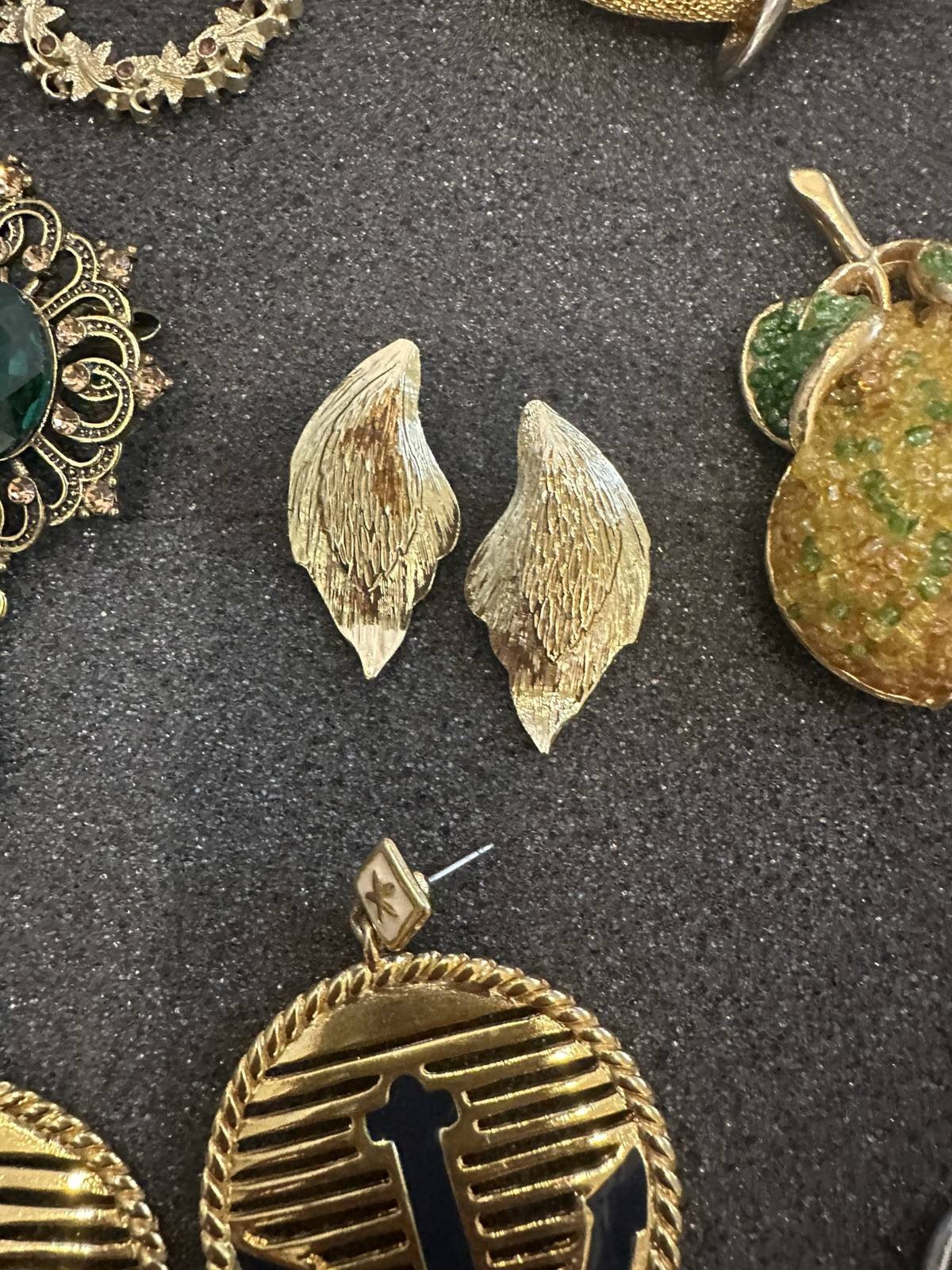 Vintage Estate Costume Jewelry Lot! Brooches and more!