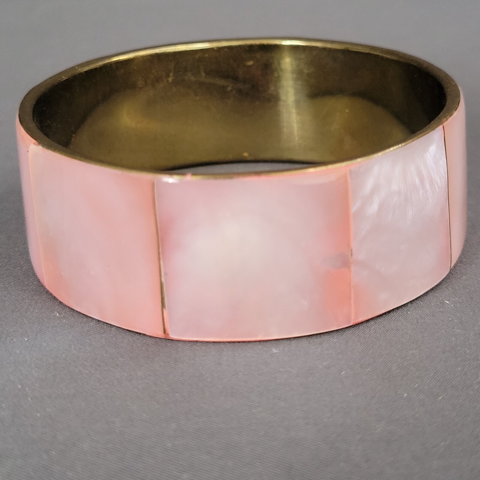 Vintage Gold Tone Metal Inlaid Pink Mother Of Pearl Bangle Bracelet 7 3/4 in