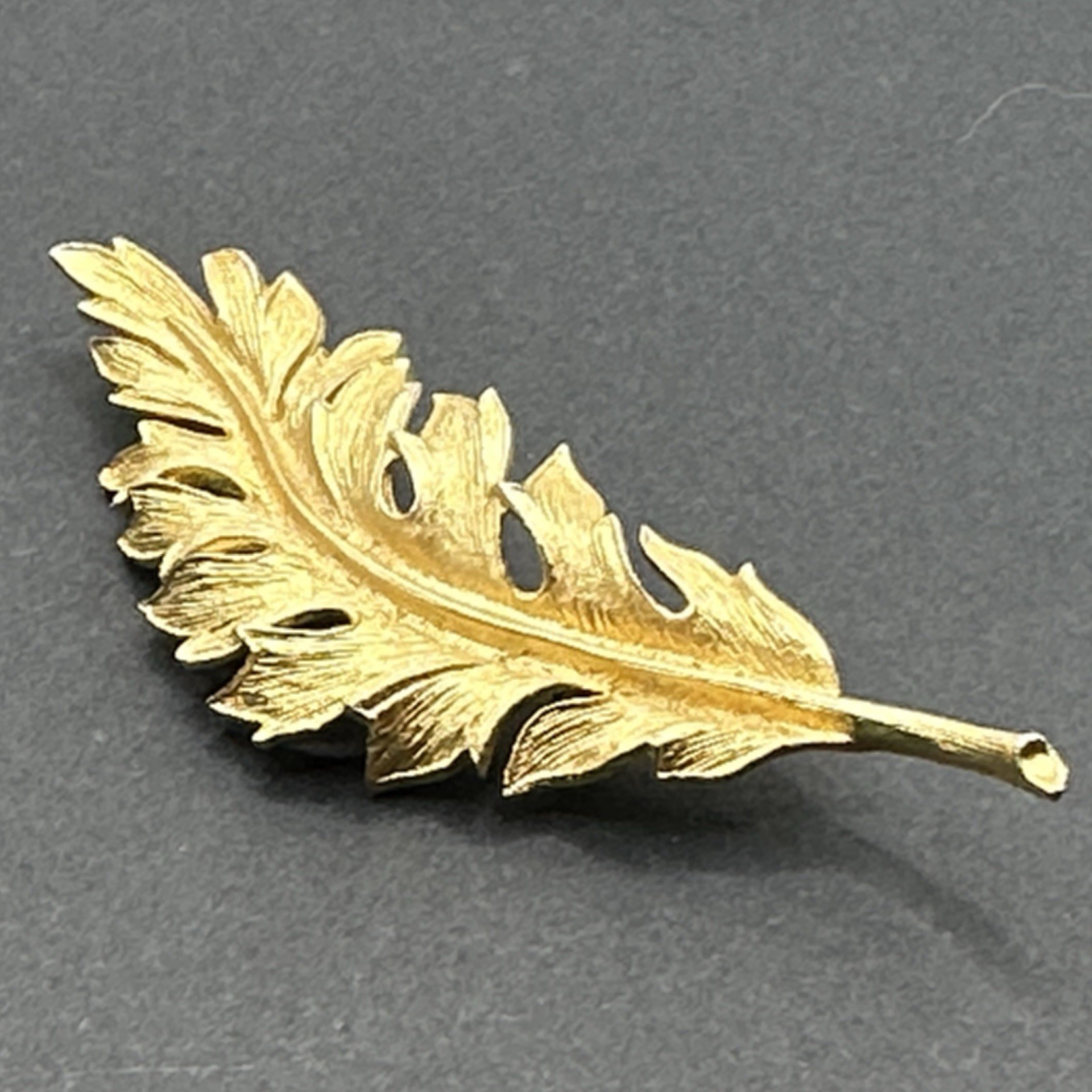 Coro Signed Vintage Leaf Brooch Pendant J44G