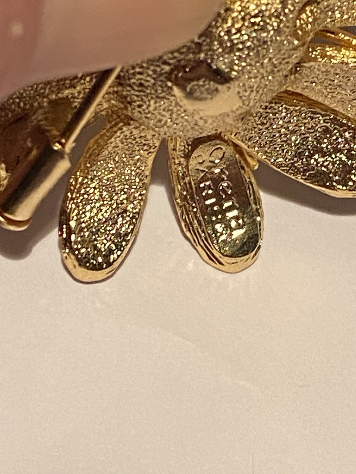 ORENA PARIS VINTAGE GOLD TONE SCULPTURAL BROOCH PIN
