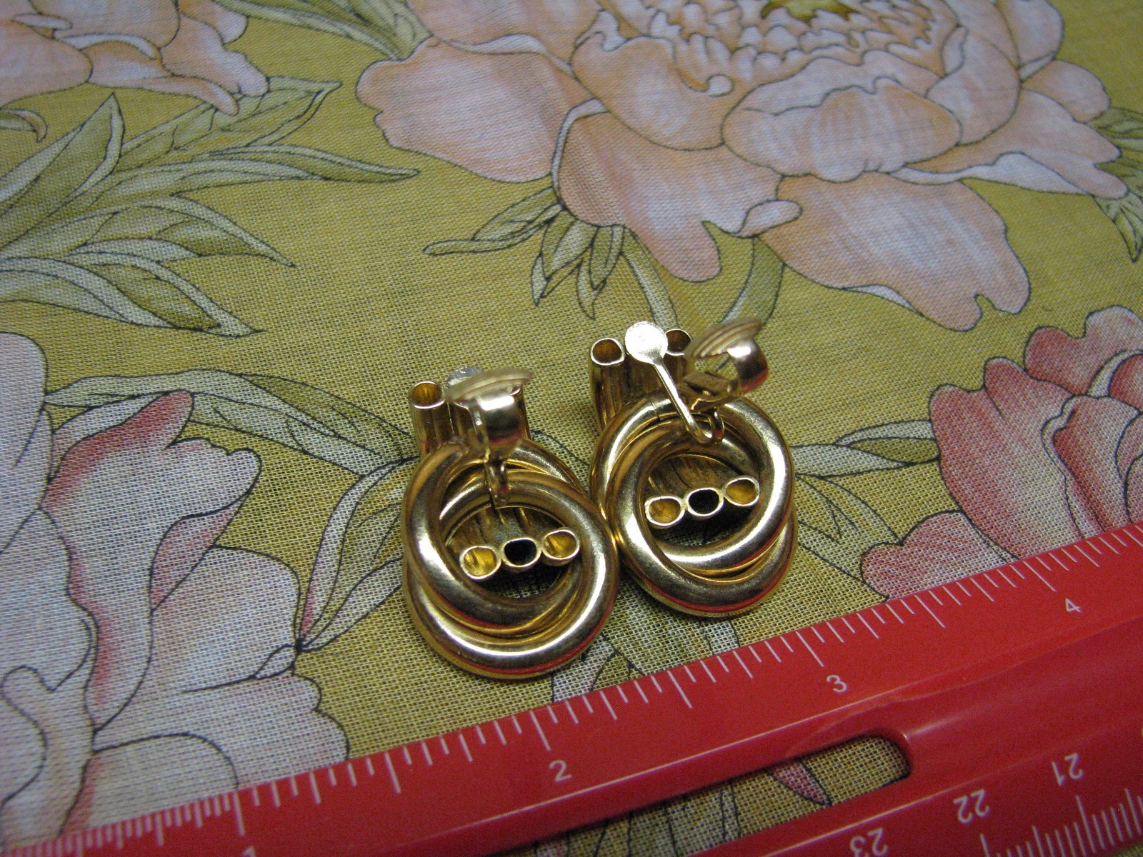 VINTAGE 60’s 70’s 80’s Pipe Valve Faux Gold Clip-On Costume Jewelry Earrings