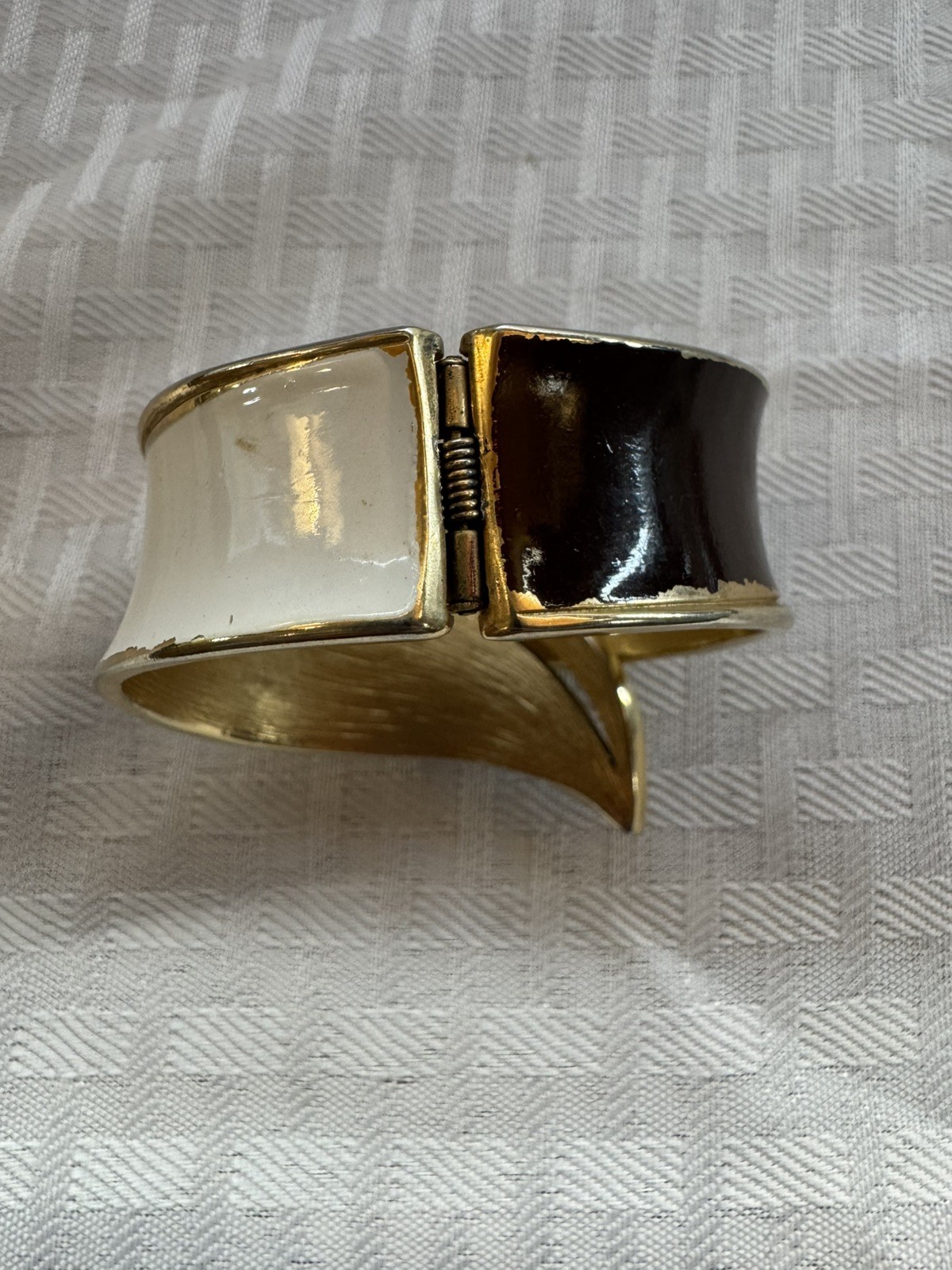 Vtg Crown Trifari Brown/white/gold Hinged Cuff Bracelet Clamper Bangle