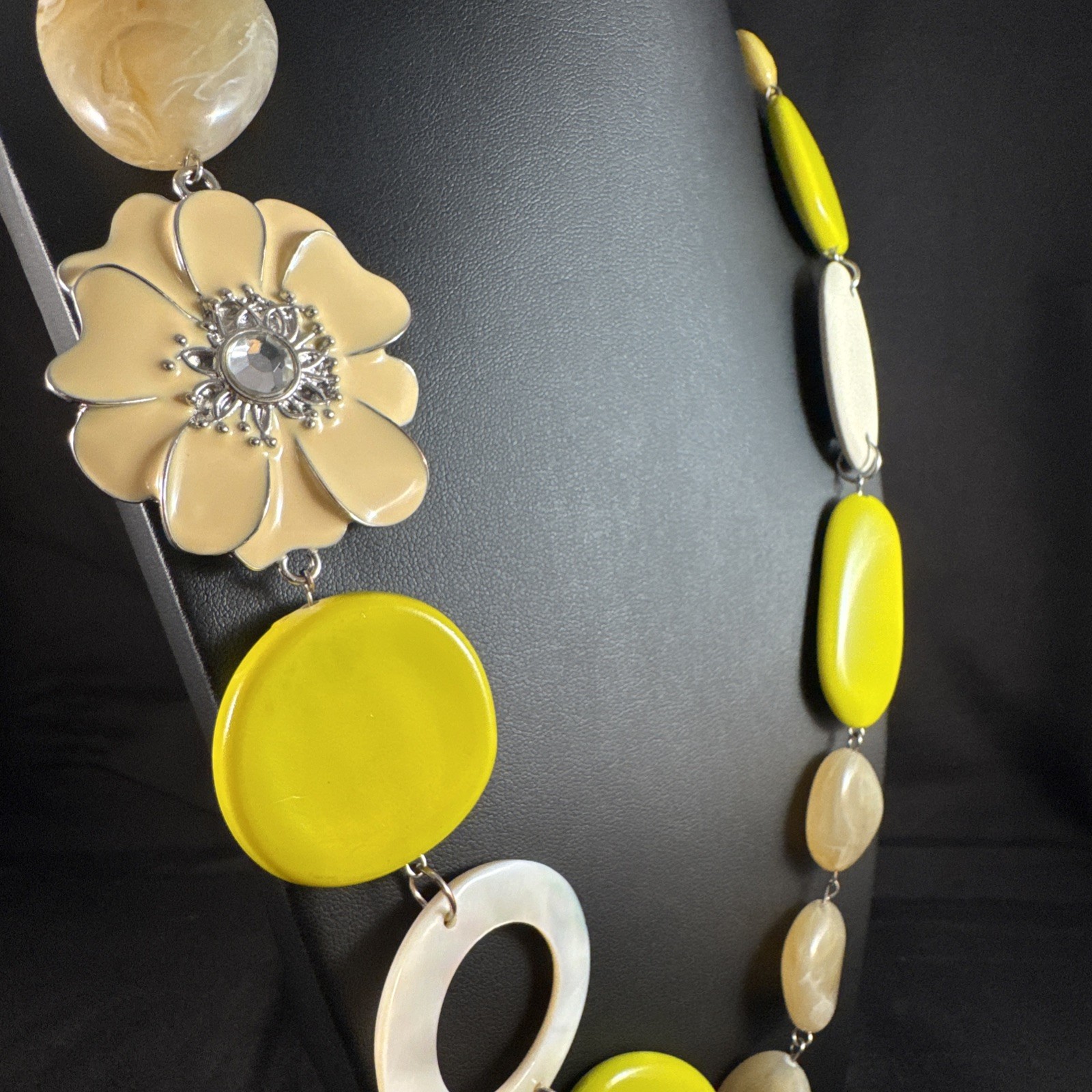 Vintage Acrylic Shell & Enamel Bead Necklace Yellow/Green/White 25 inch