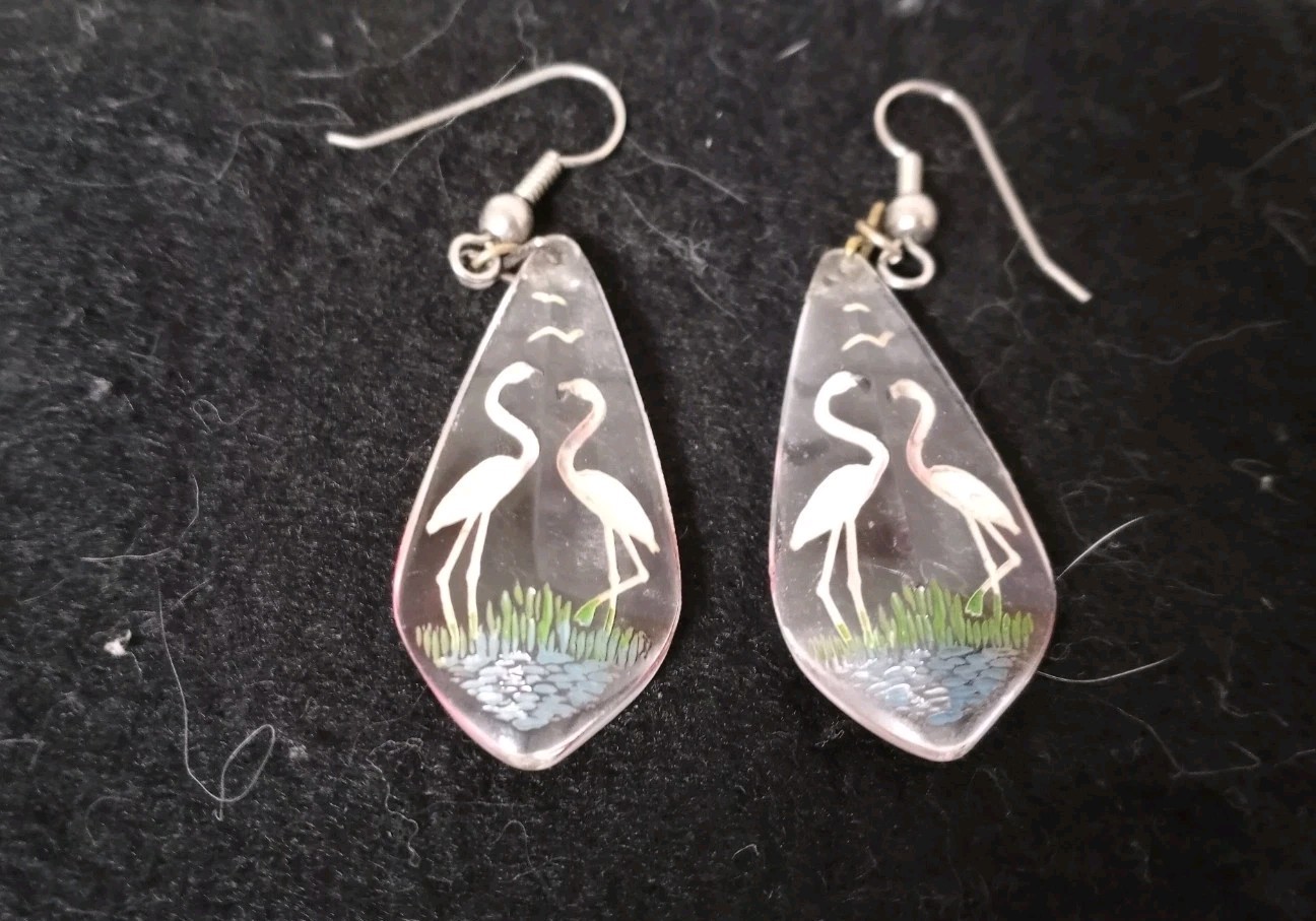 VTG ACRYLIC FLAMINGO PIERCE EARRINGS 1 1/2″ LONG X 3/4″ WIDE
