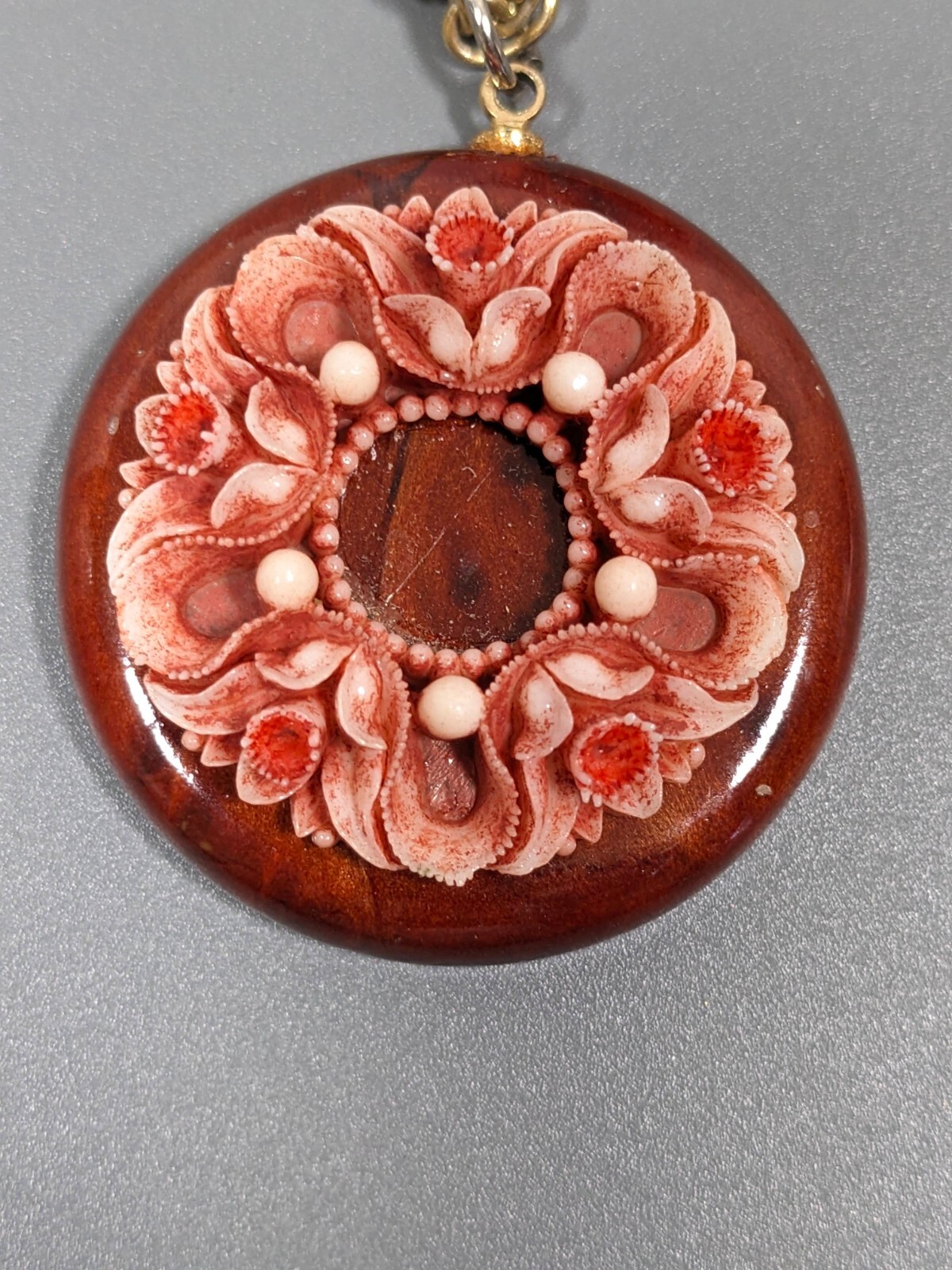 Vintage Carved Lucite Floral Wreath Round Brown Pendant Necklace 22 inches