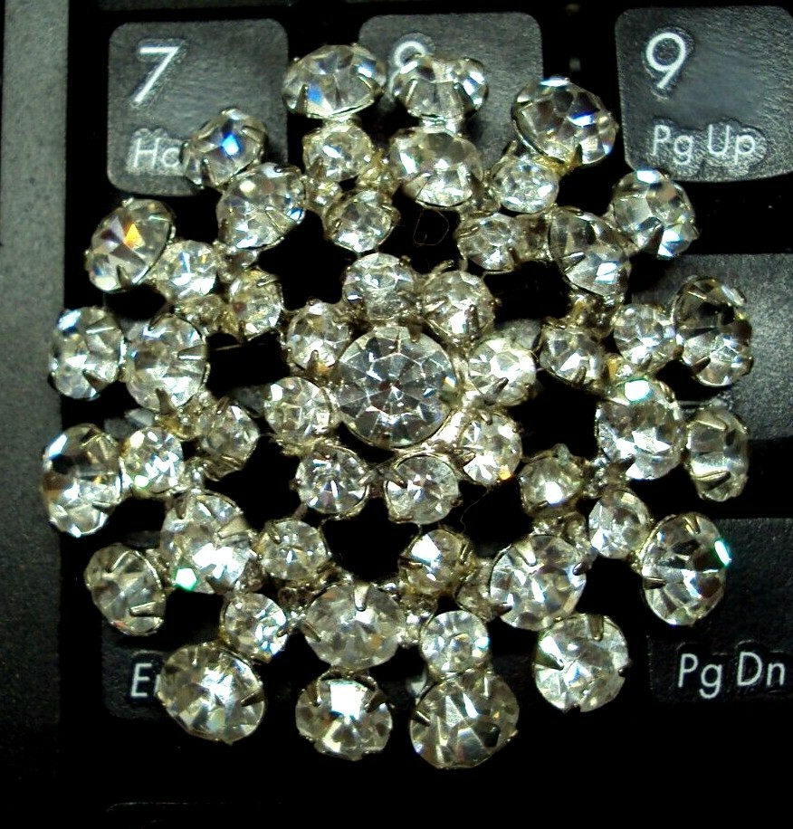 Vtg Estate GLASS Rhinestone FLORAL WREATH Brooch Pin ~ 49 Clear Stones!