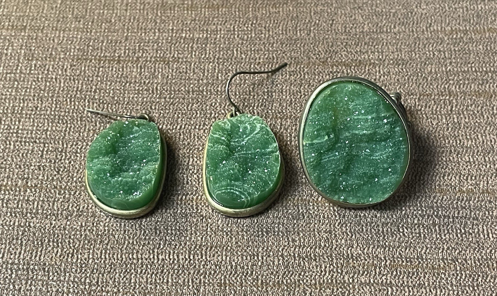 RARE Vintage Vivid Green Dyed Druzy Natural Stone Dangle Earrings ,Stretchy Ring