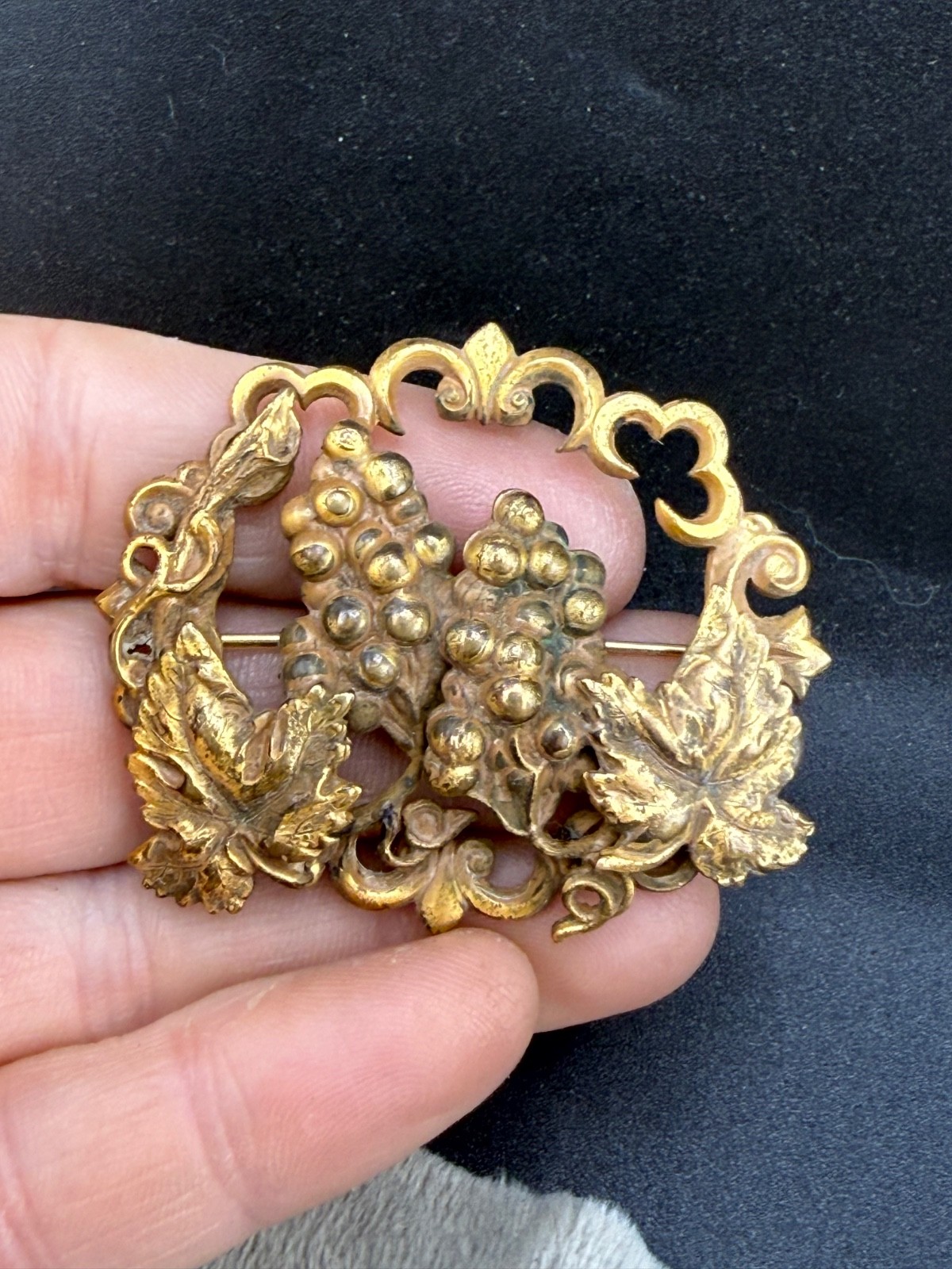Vintage Brooch Gold Tone Grape Leaf Cluster