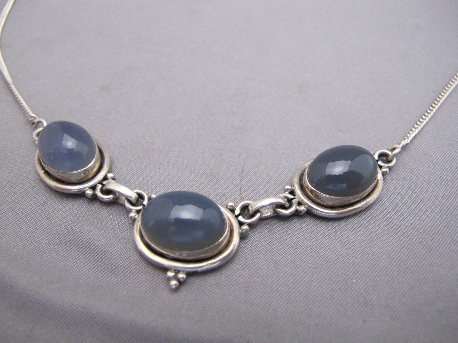Fine Vintage GRAY AGATE(?) Necklace-3 Part Cabochon Center w/Chain Ends-17.5 In