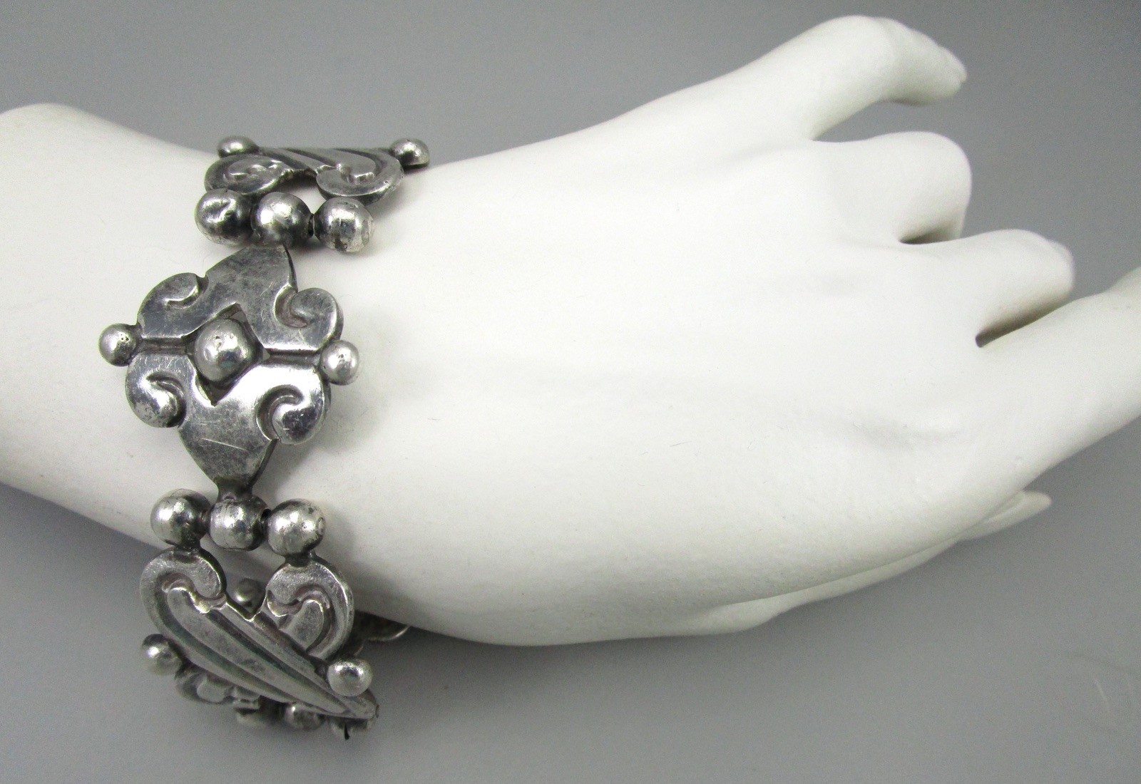 MEXICAN STERLING 980 SILVER “AGUILAR STYLE” MAGUEY BRACELET SIGNED MM – 54G